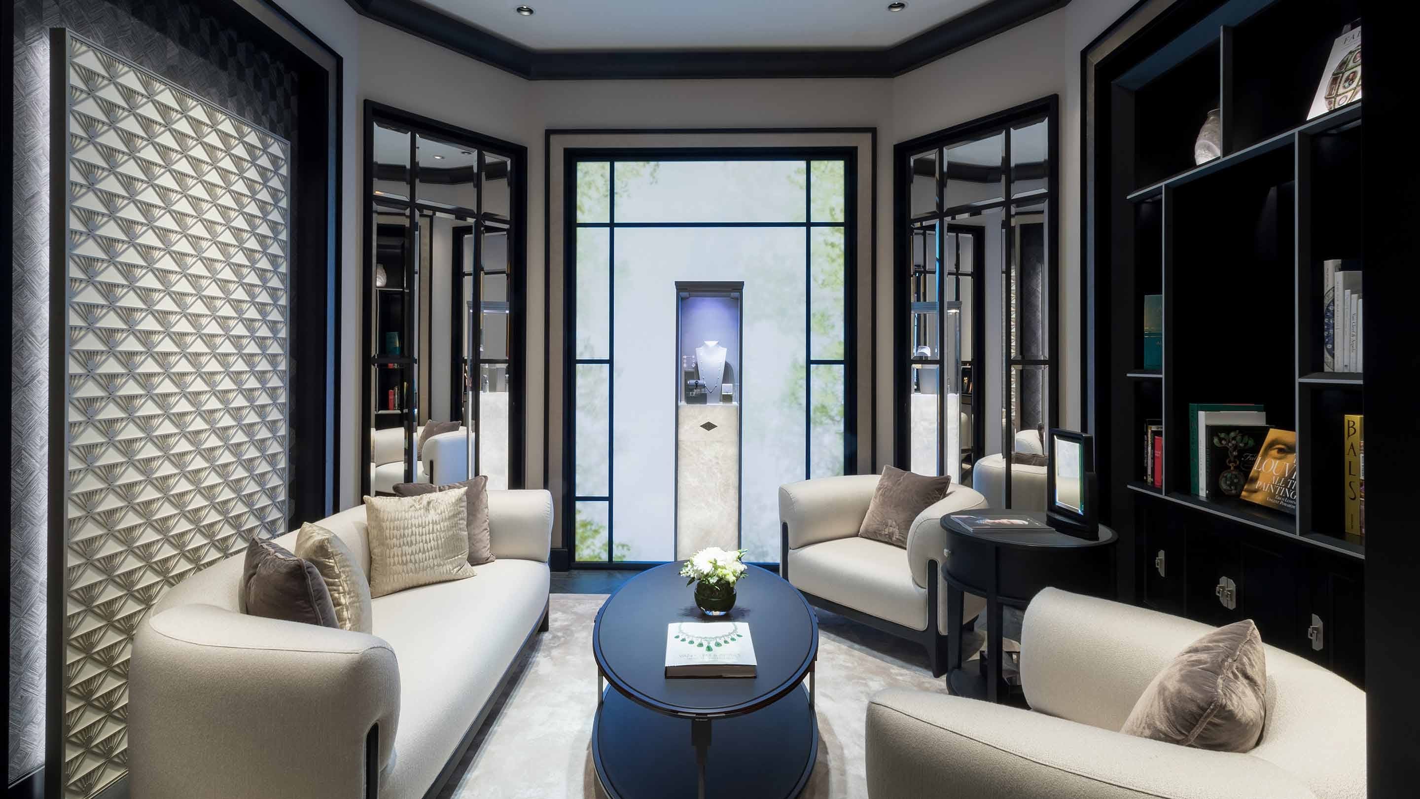 Mall of emirates boutique present the salon view, van cleef and arpels