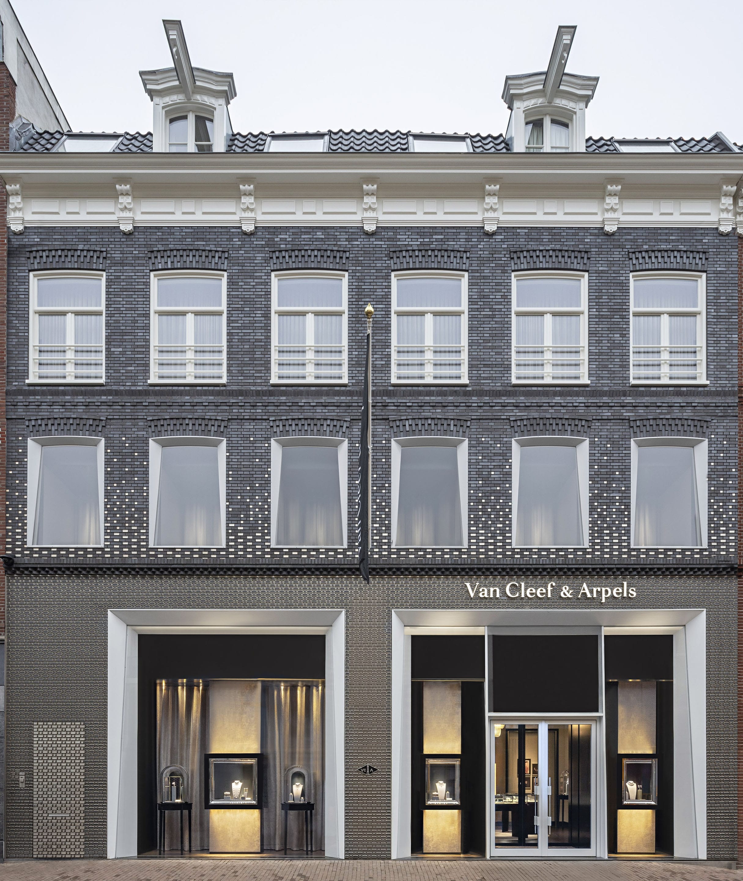 Amsterdam, PC Hoofstraat, picture of the boutique's façade, Van Cleef & Arpels.