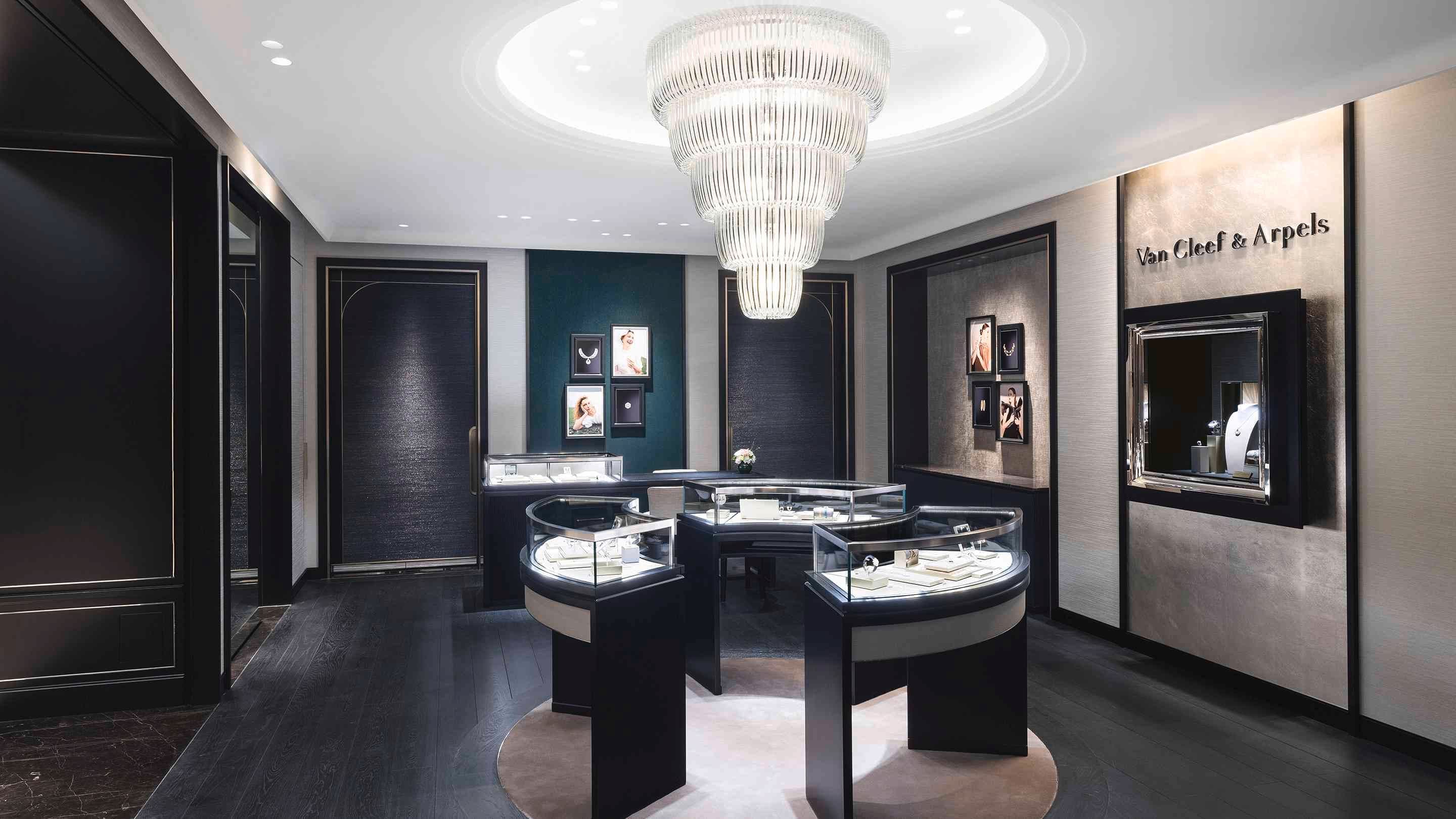 Seoul - Lotte Main boutique present the interior view, Van Cleef & Arpels