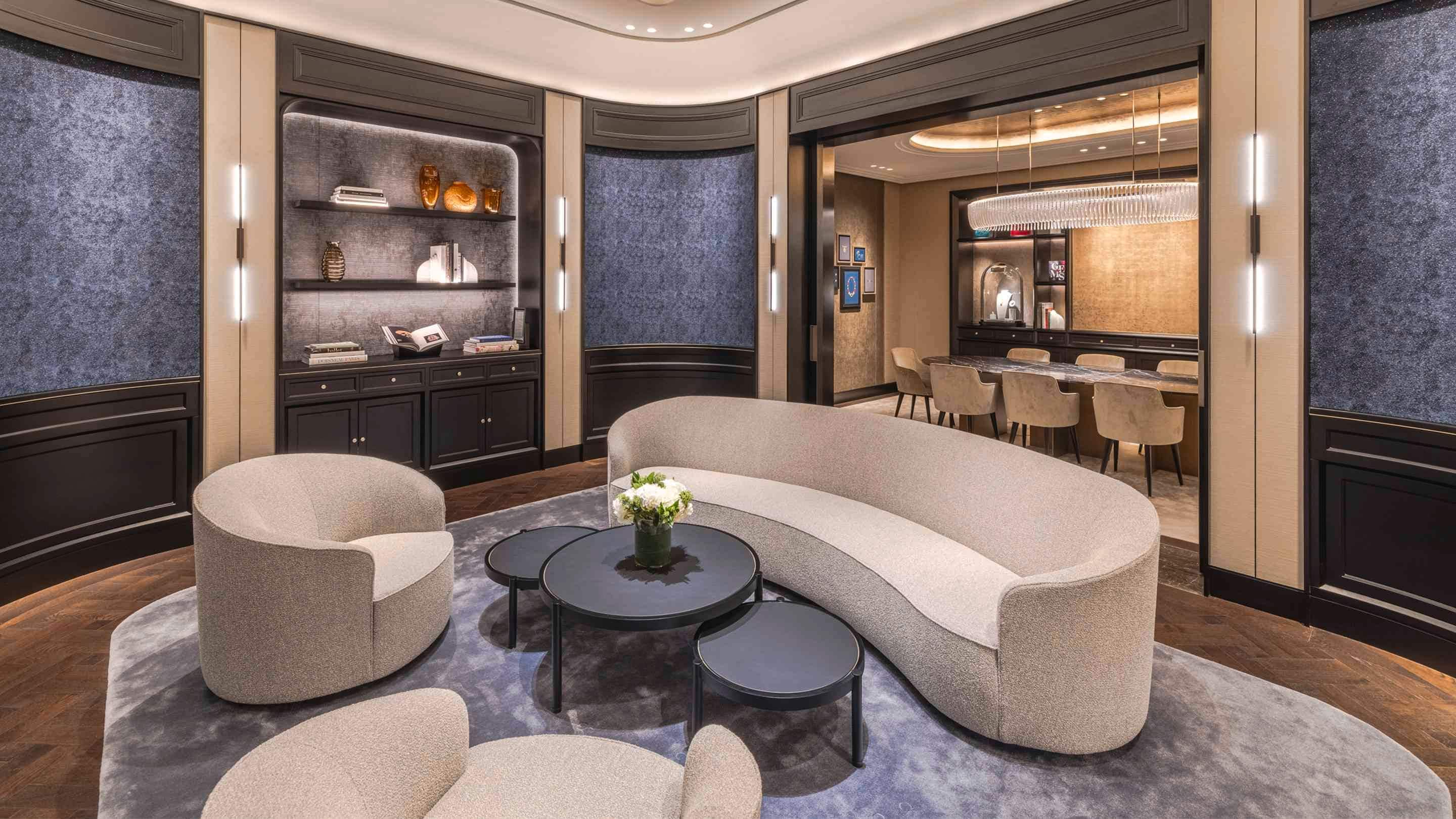 Riyadh - Solitaire Mall boutique present the interior view, Van Cleef & Arpels