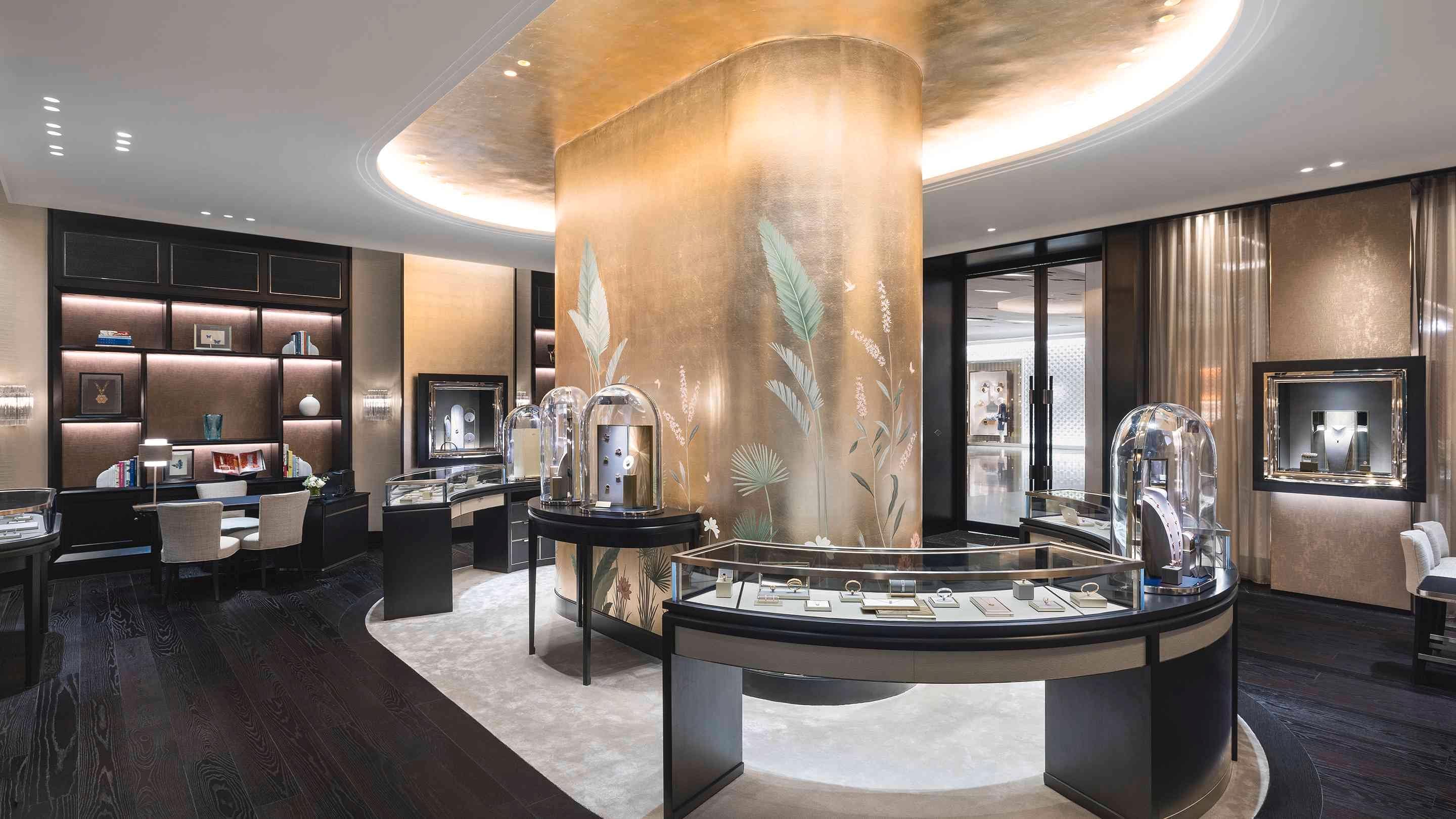 Bangkok - Siam Paragon boutique present the interior view, Van Cleef & Arpels