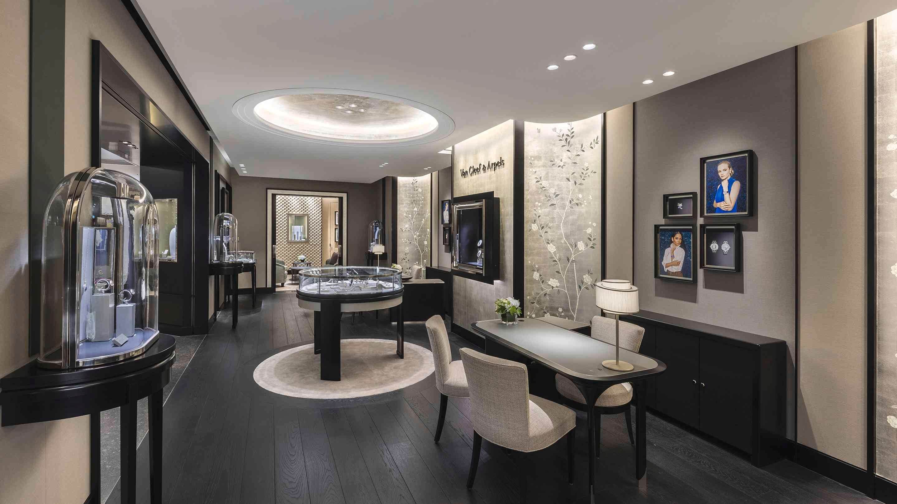 Nagoya - JR Takashimaya boutique present the interior view, Van Cleef & Arpels