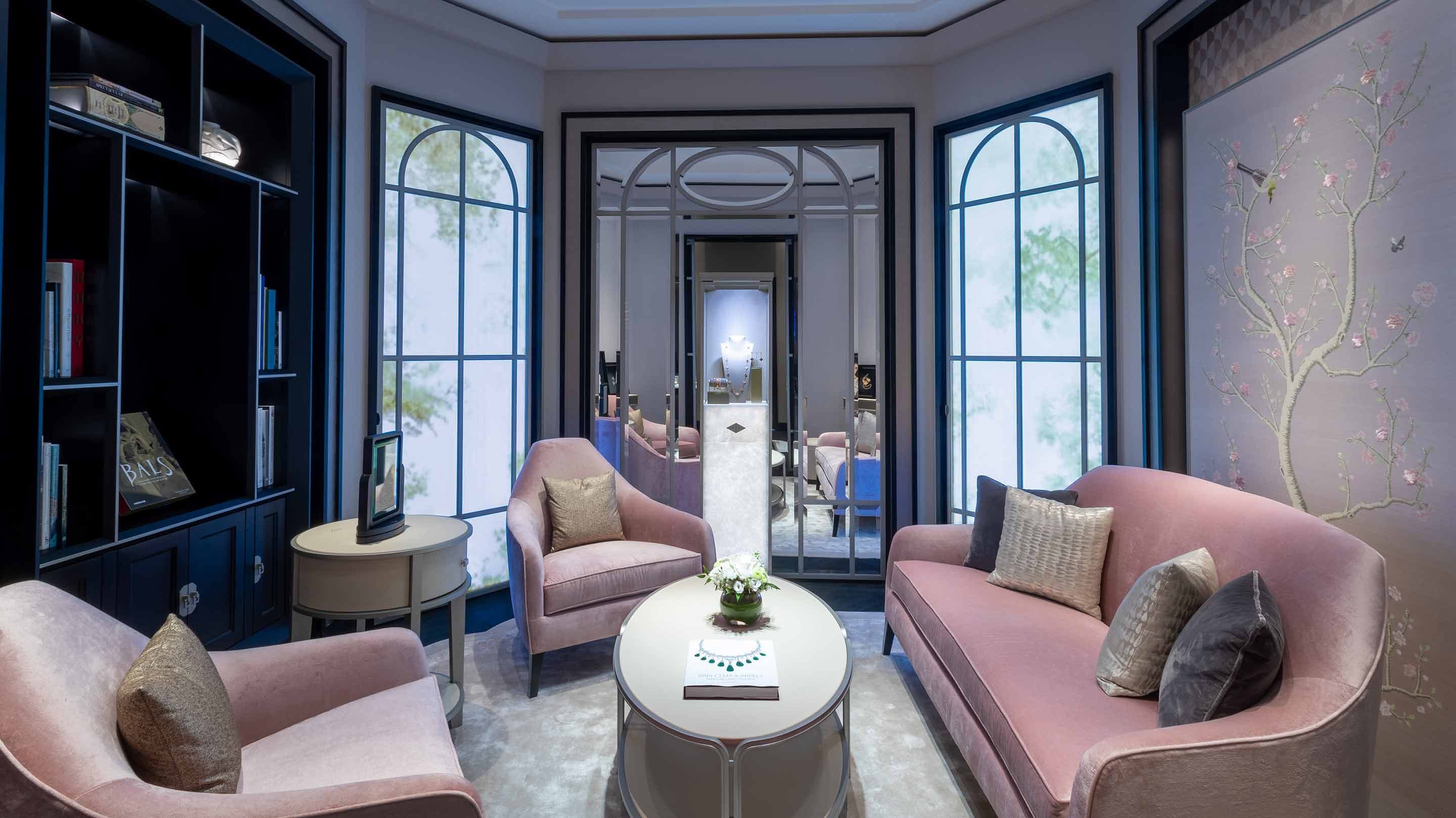 Mall of emirates boutique present the salon view, van cleef and arpels