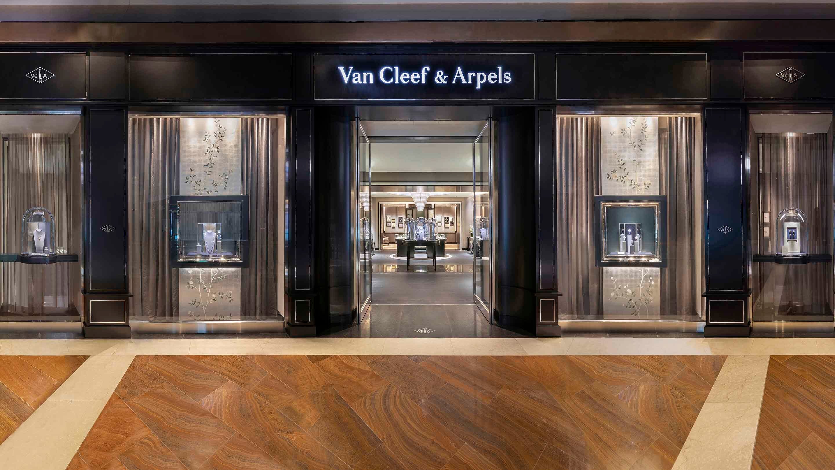 Singapour, Marina Bay, picture of the boutique's façade, Van Cleef & Arpels.