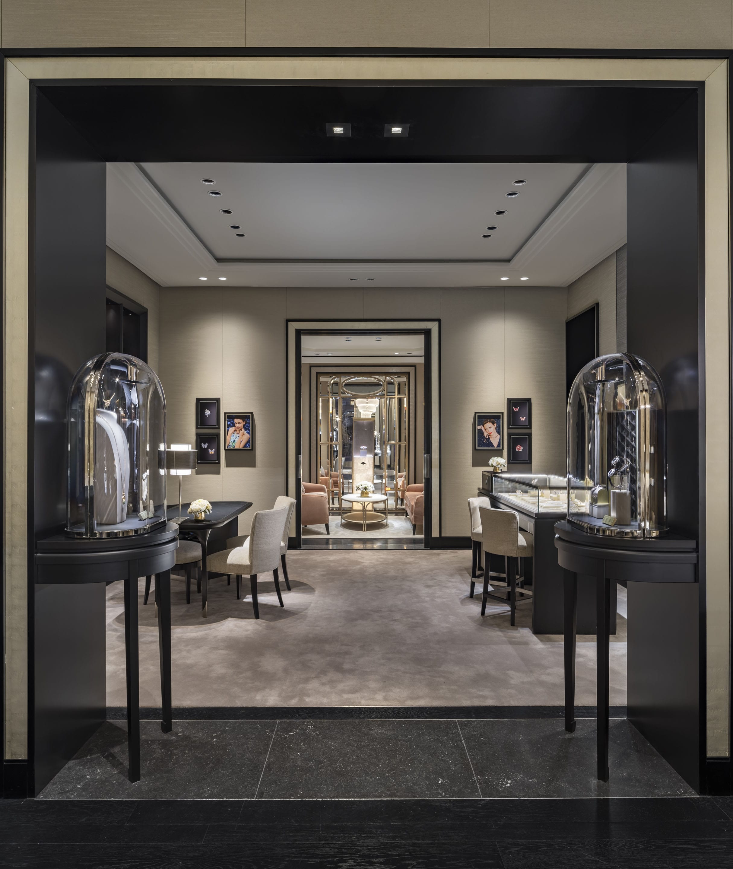 Las Vegas, Forum Shops, picture of the boutique's main area, Van Cleef & Arpels.