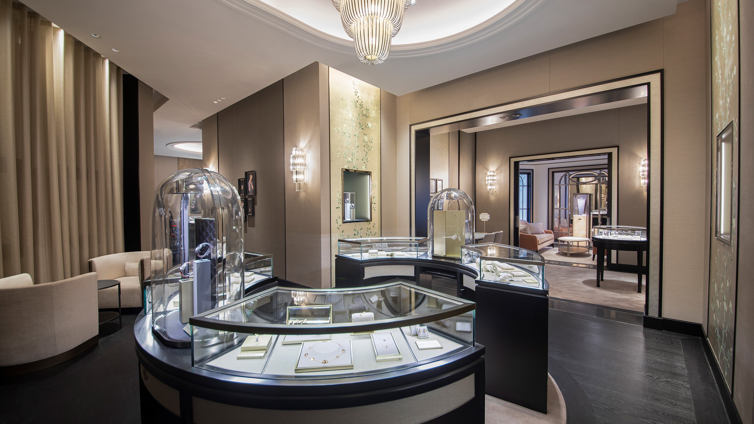 Zhengzhou David Plaza present the main area 1 view, Van Cleef and Arpels.
