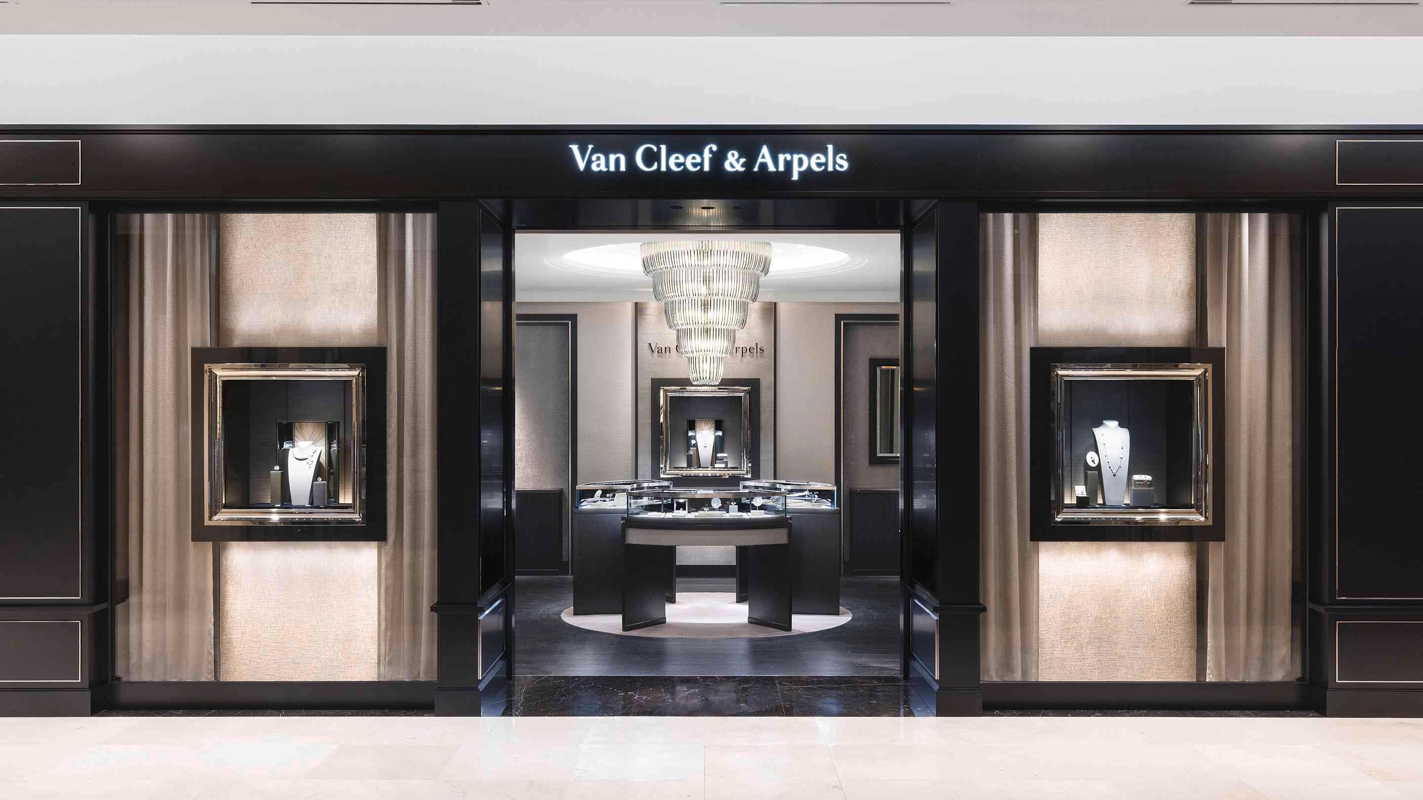 Seoul - Lotte Main boutique present the representative view, Van Cleef & Arpels