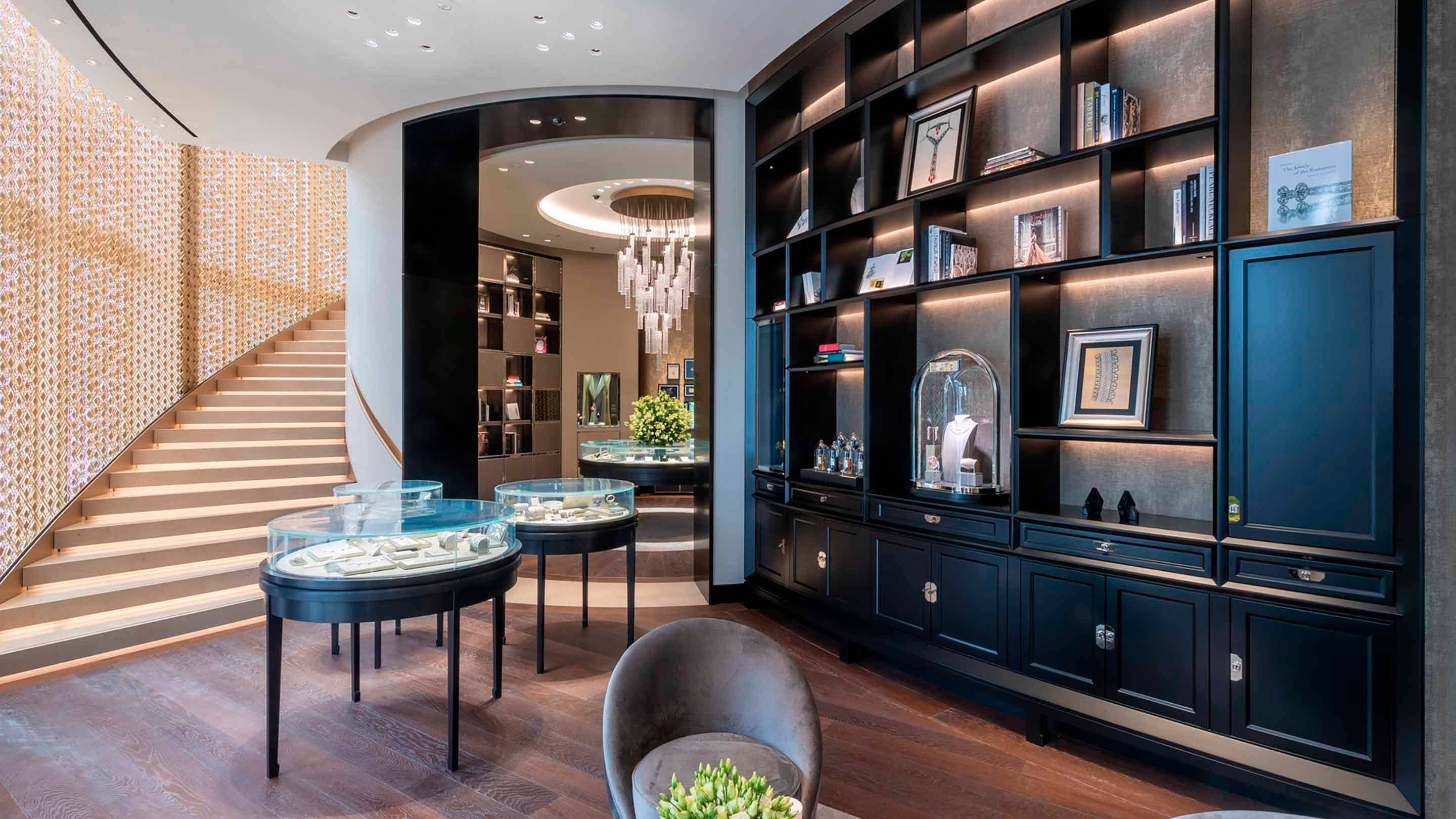 Dubai opera boutique present the main aera view, van cleef and arpels