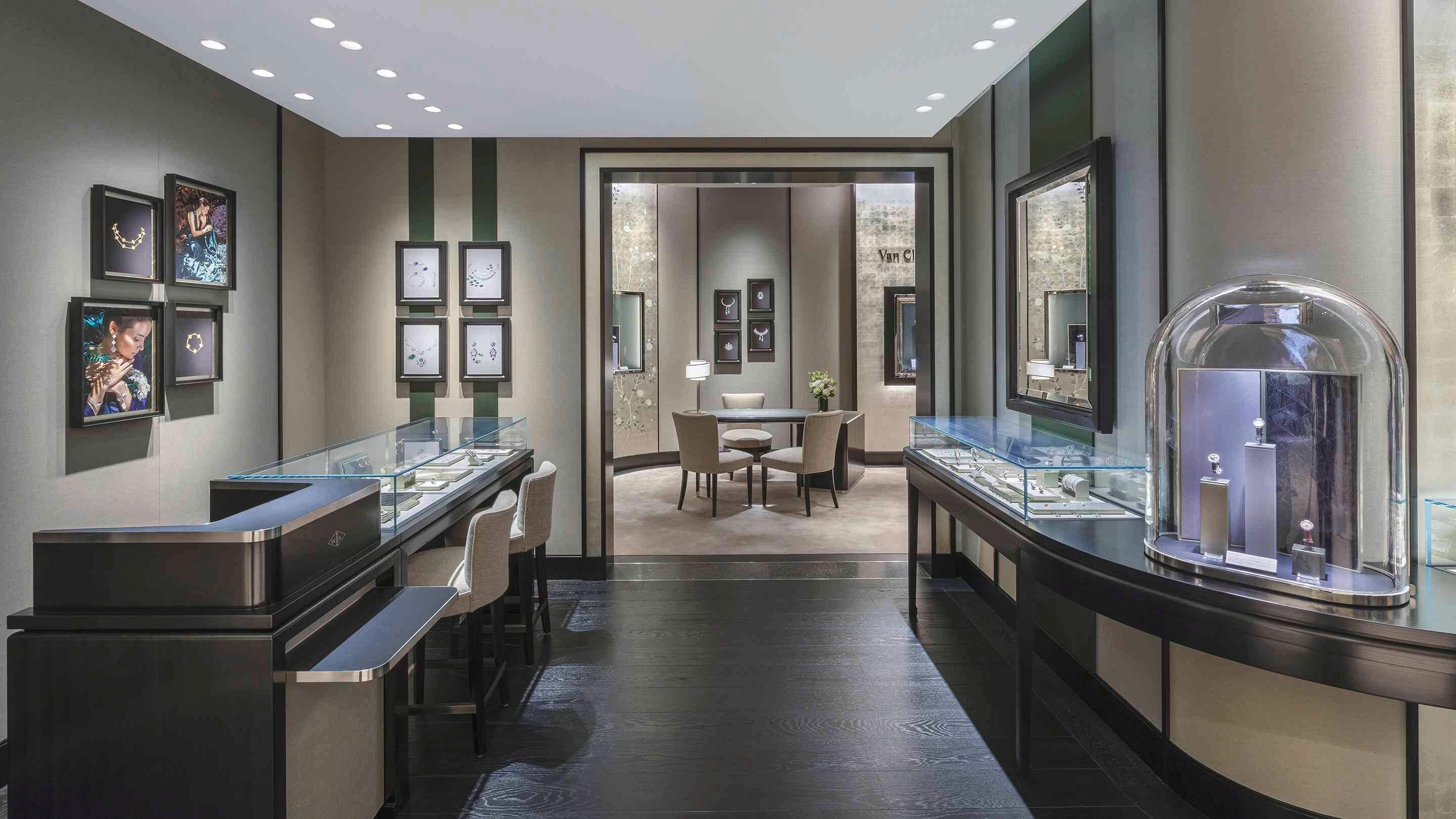 Kobe - Hankyu boutique present the interior view, Van Cleef & Arpels