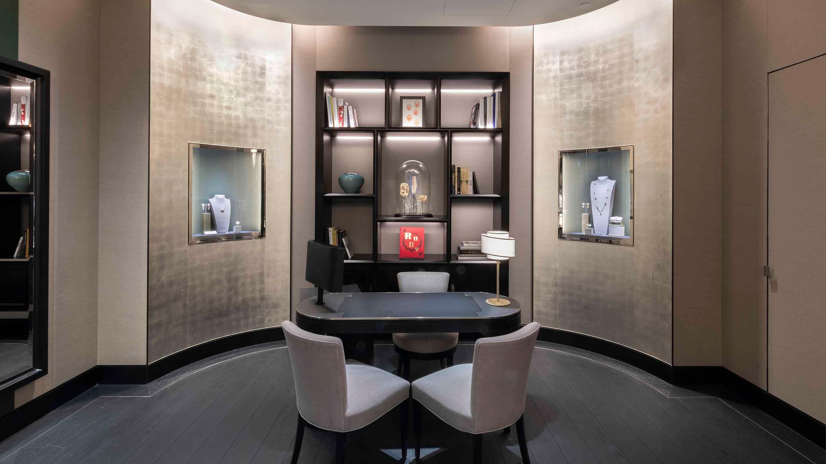 Singapour, Marina Bay, picture of the boutique's main area, Van Cleef & Arpels.