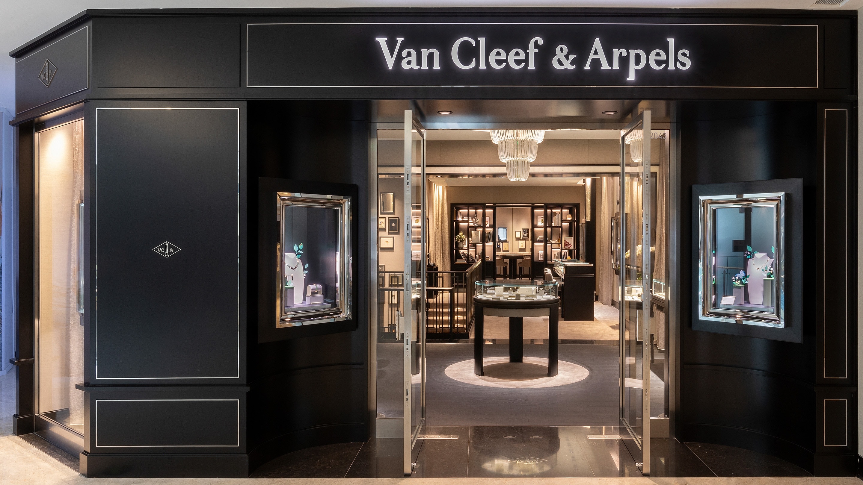 Beijing China World present the exterior facade view, Van Cleef & Arpels.