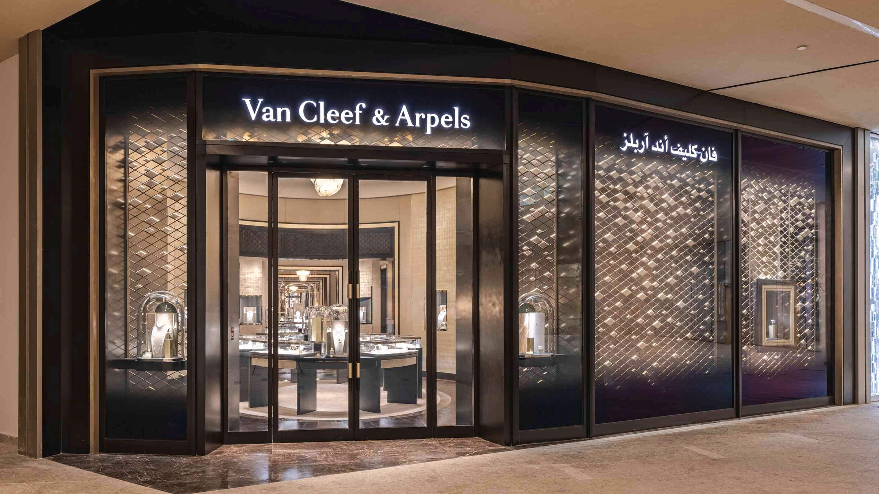 Riyadh - Solitaire Mall boutique present the representative view, Van Cleef & Arpels