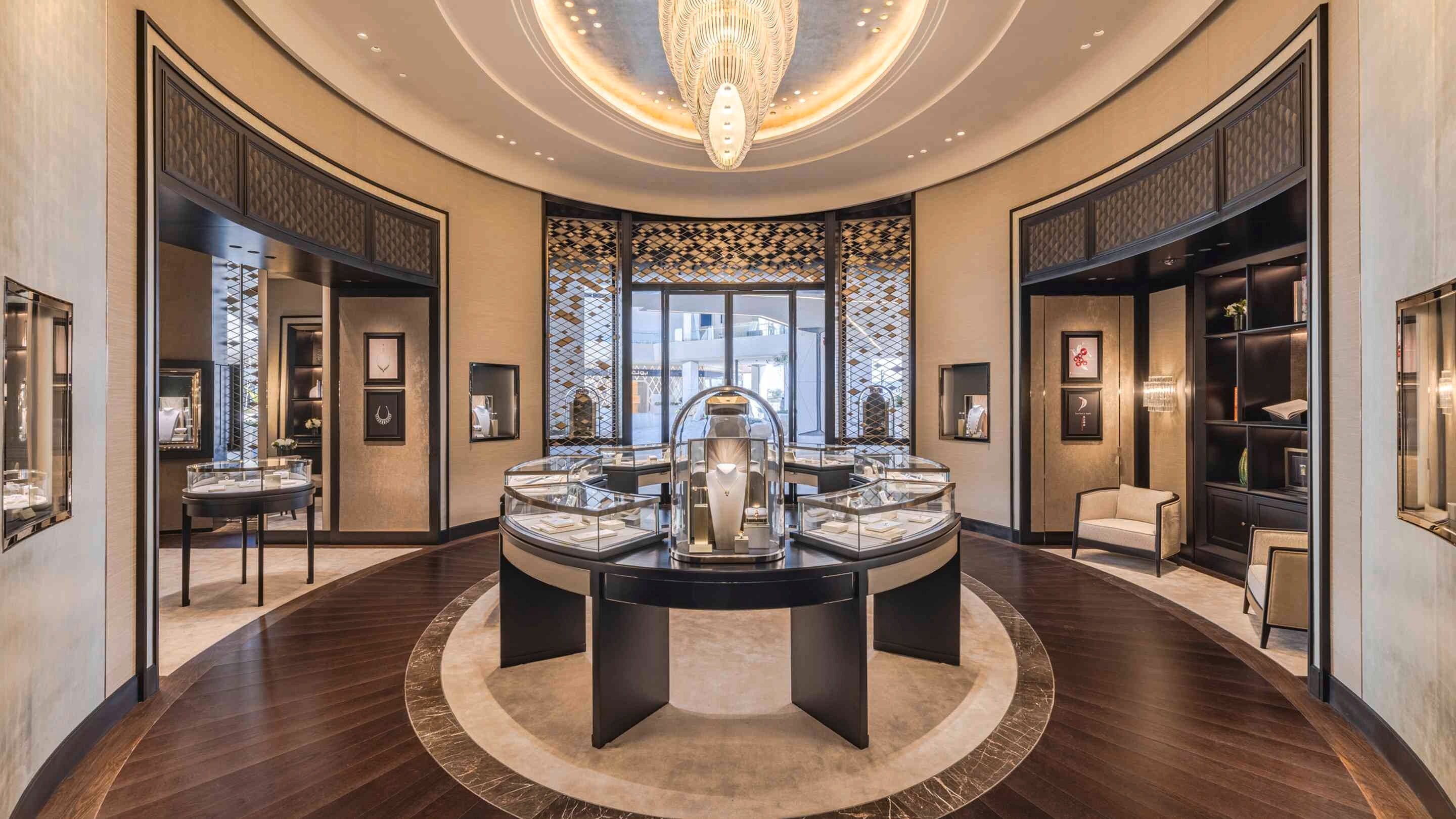 Riyadh - Solitaire Mall boutique present the interior view, Van Cleef & Arpels