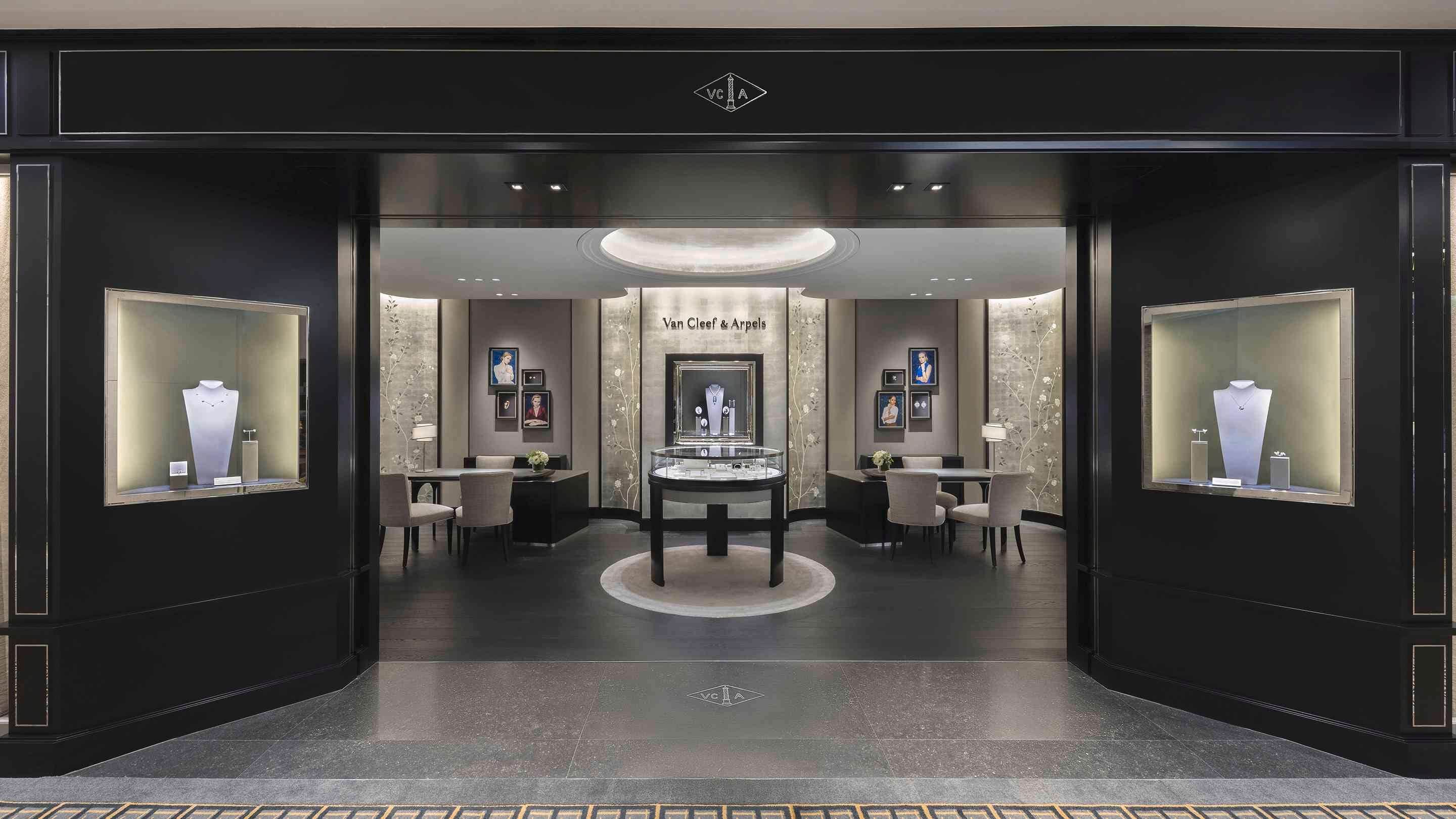 Nagoya - JR Takashimaya boutique present the representative view, Van Cleef & Arpels