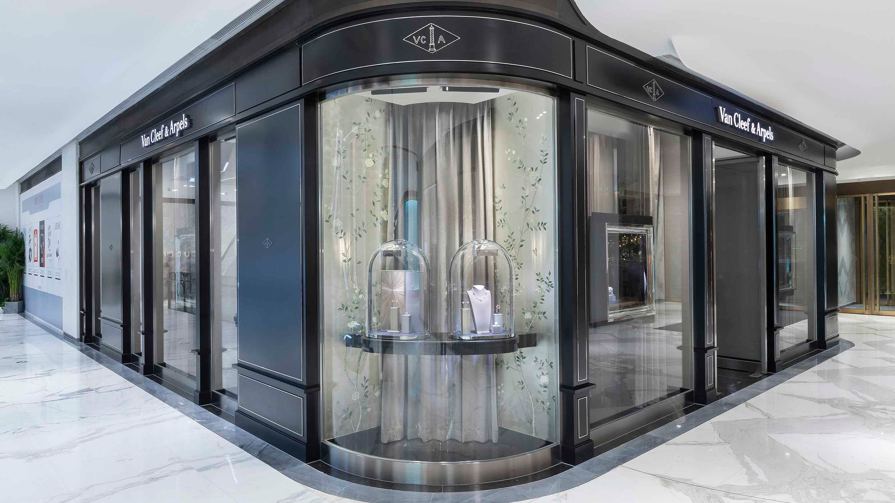 Xian Shin Kong present the exterior facade1, Van Cleef & Arpels.