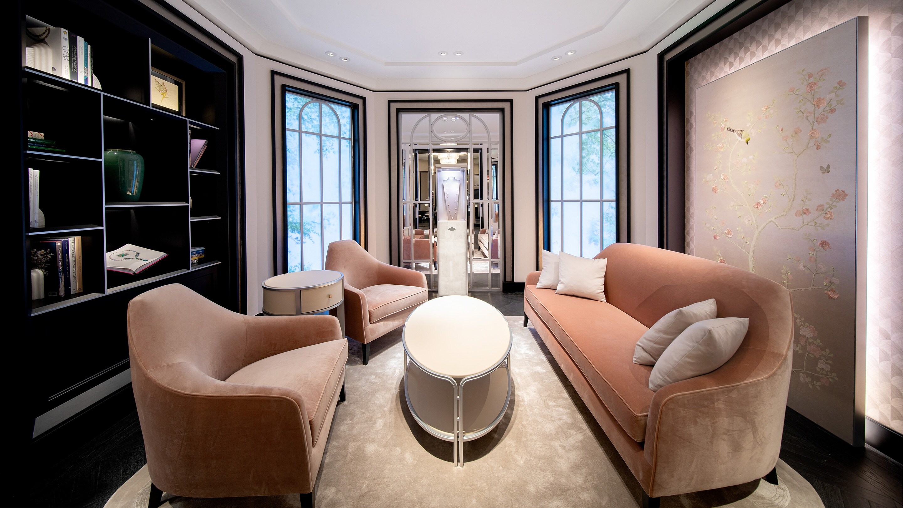 Shanghai L&#39;avenue present the interior facade view, Van Cleef and Arpels.