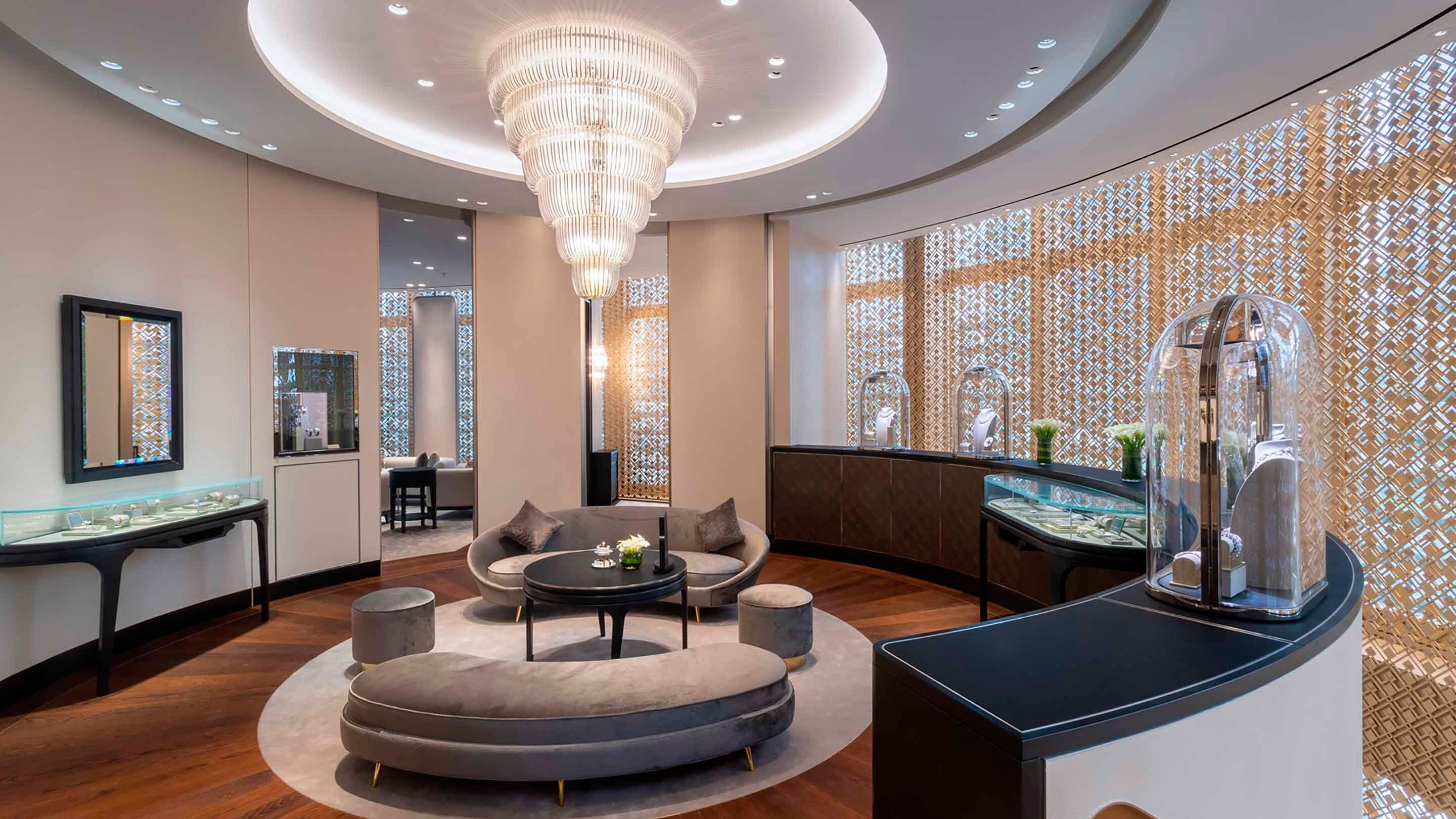 Dubai opera boutique present the salon view, van cleef and arpels