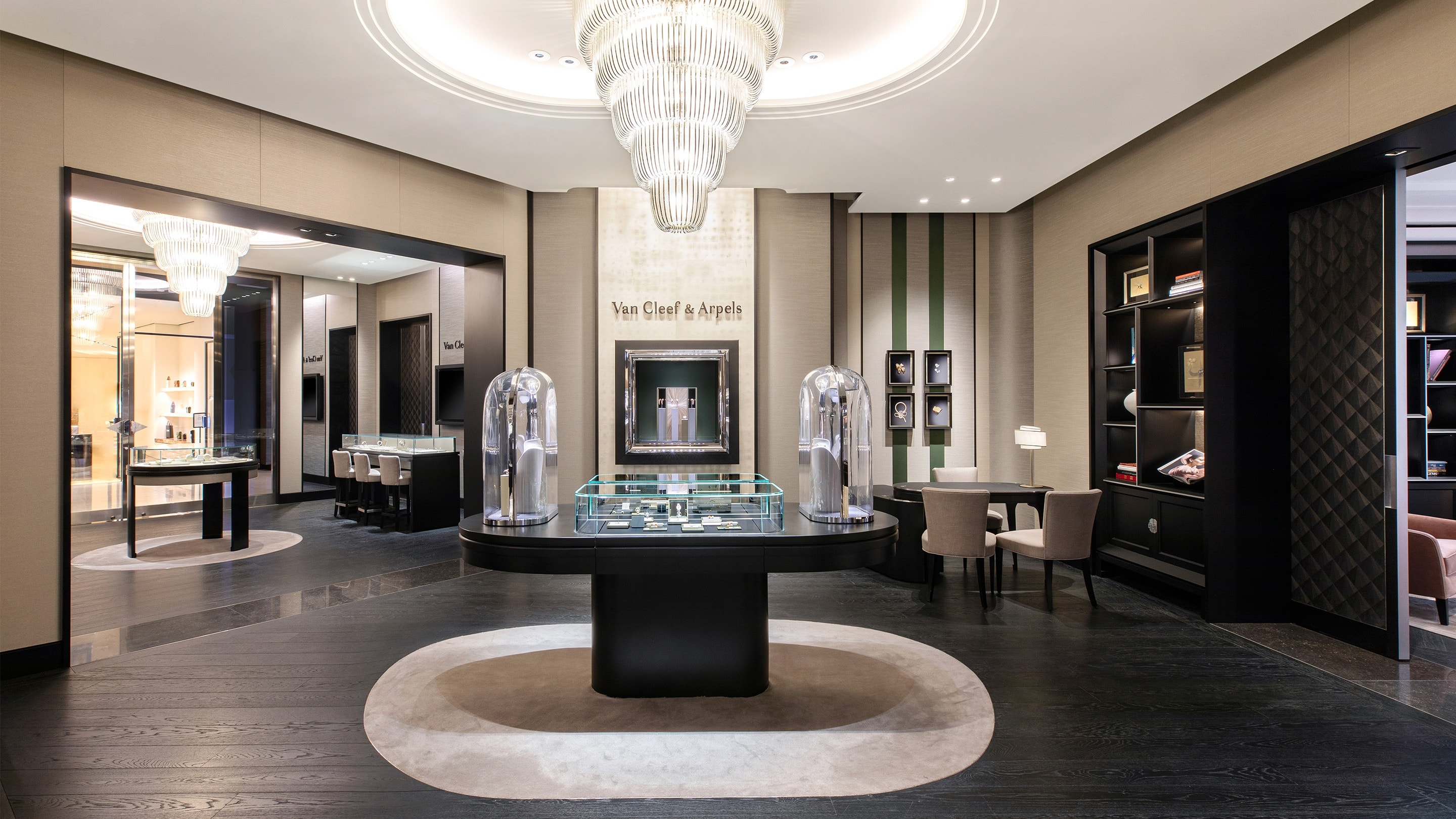 Shanghai L&#39;avenue present the main area 1 view, Van Cleef and Arpels.