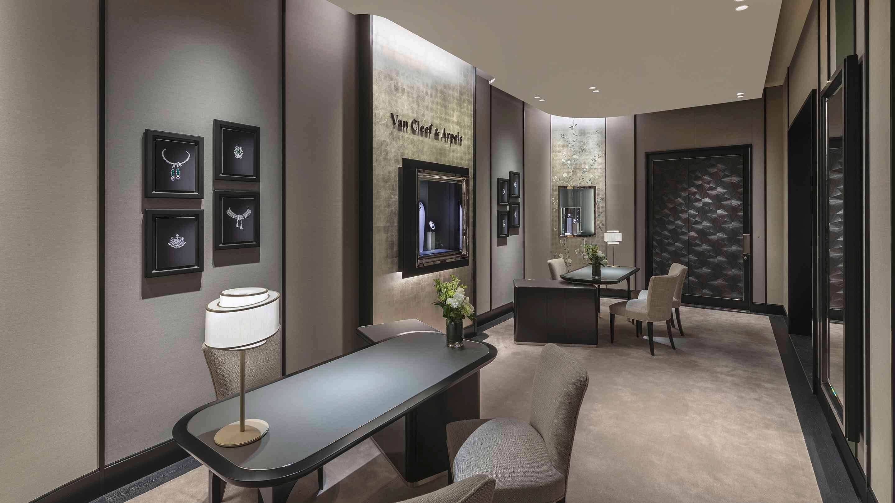 Kobe - Hankyu boutique present the interior view, Van Cleef & Arpels