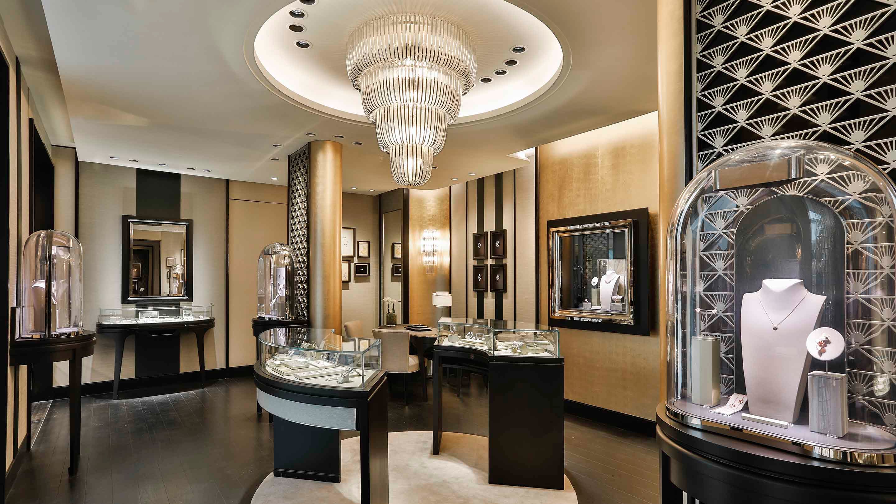 Paris samaritaine boutique present the main aera view, Van Cleef And Arpels