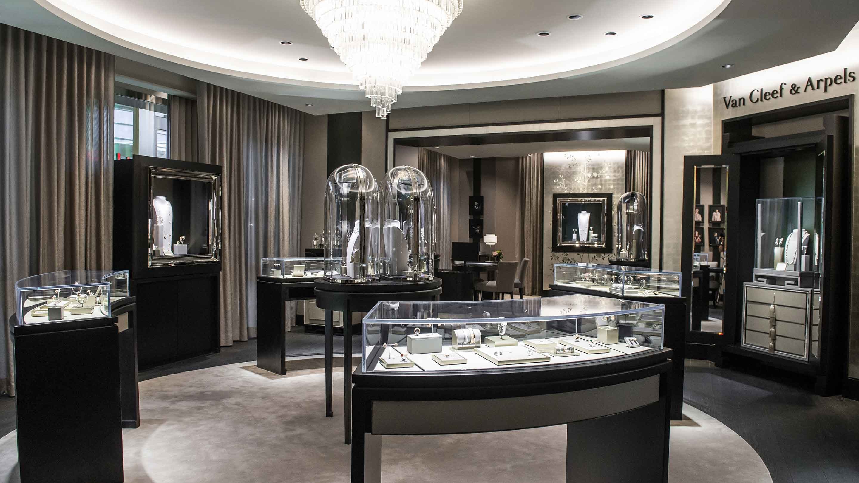 Toronto, Yorkdale, picture of the boutique's main area, Van Cleef & Arpels.
