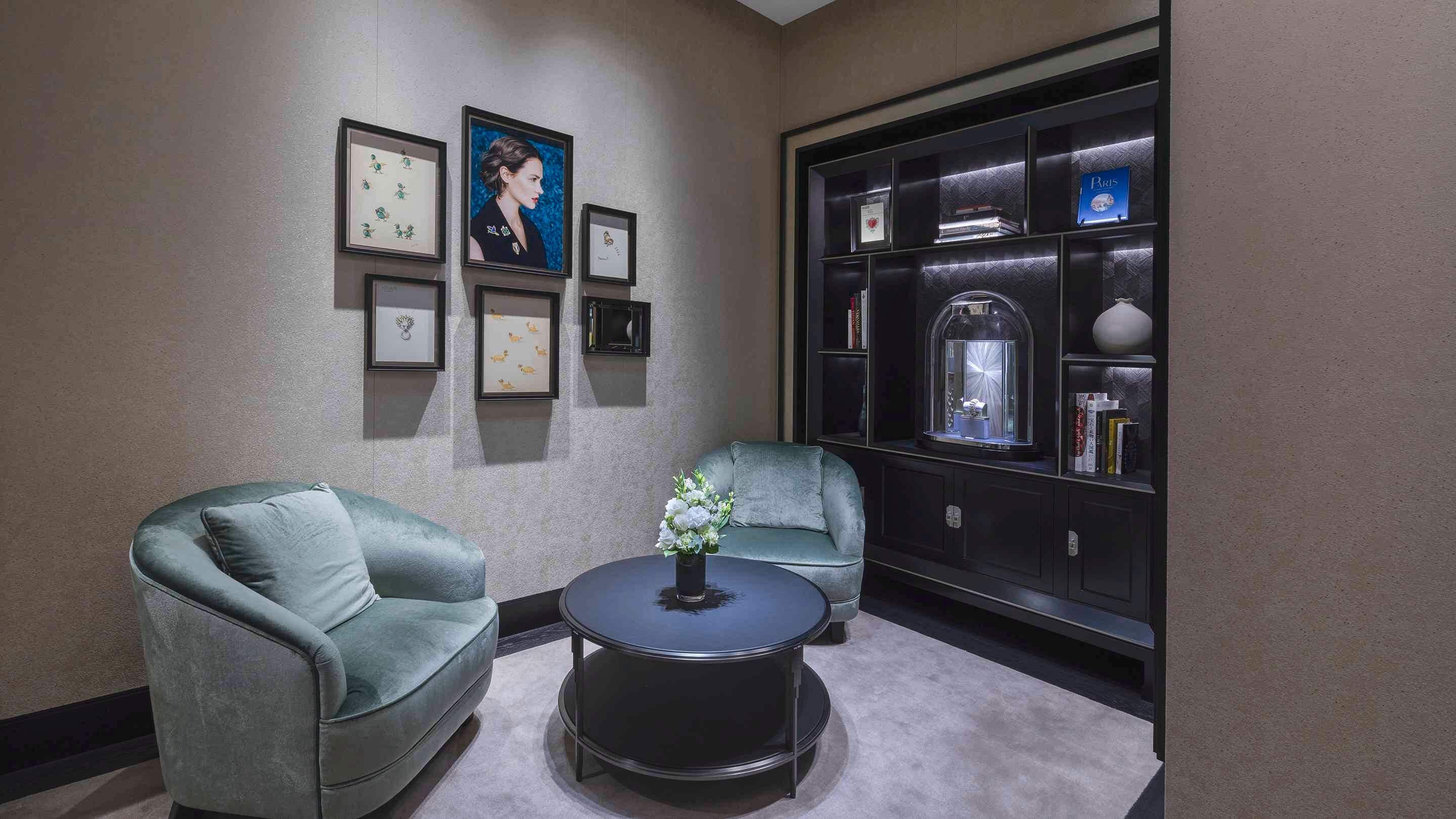 Kobe - Hankyu boutique present the interior view, Van Cleef & Arpels