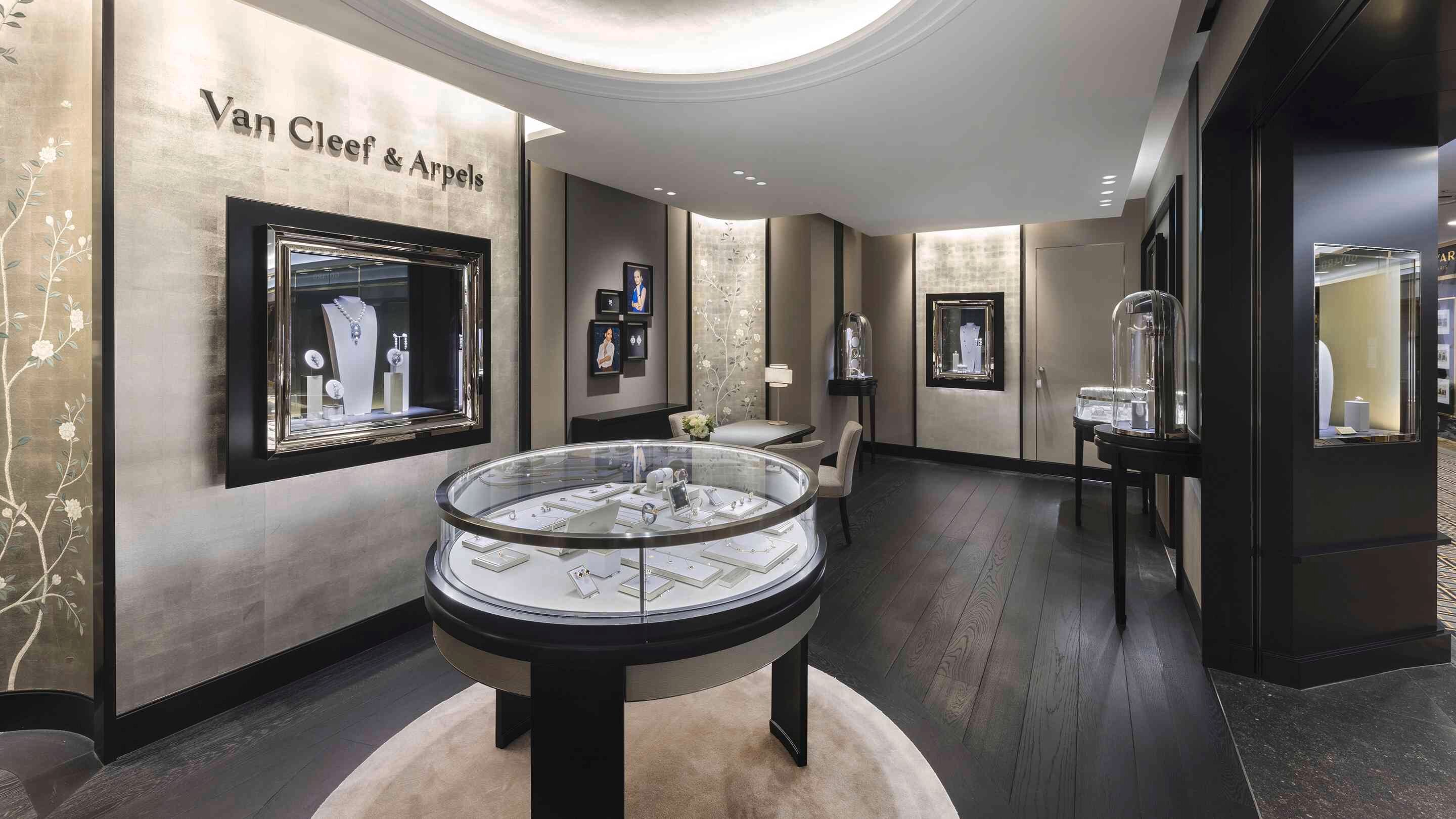 Nagoya - JR Takashimaya boutique present the interior view, Van Cleef & Arpels