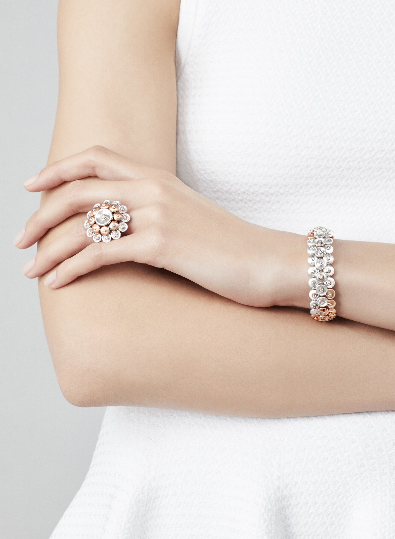 Bouton d'or系列，戒指和手链，玫瑰金和圆形钻石，Van Cleef & Arpels梵克雅宝