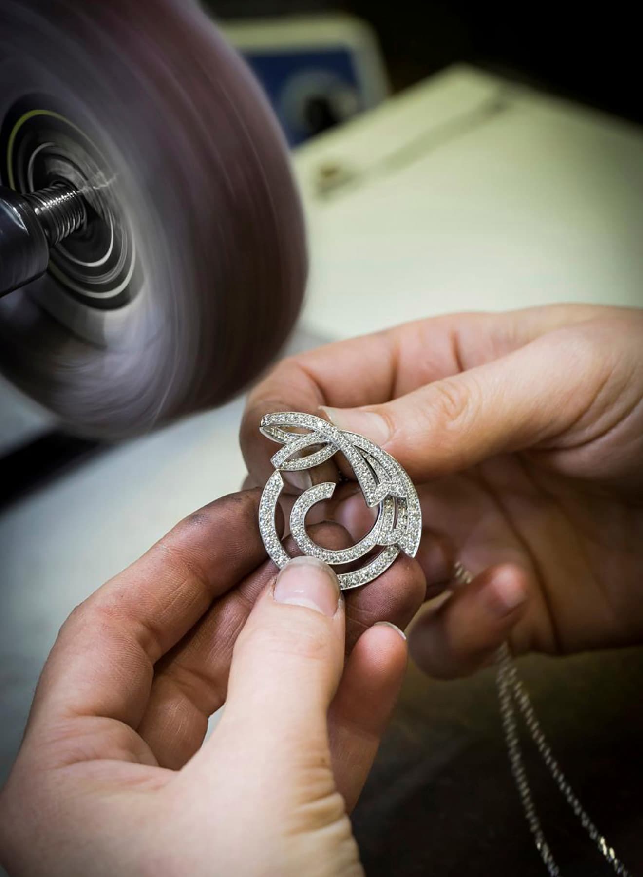 Contes d'Hiver系列，吊坠，白K金，Van Cleef & Arpels梵克雅宝