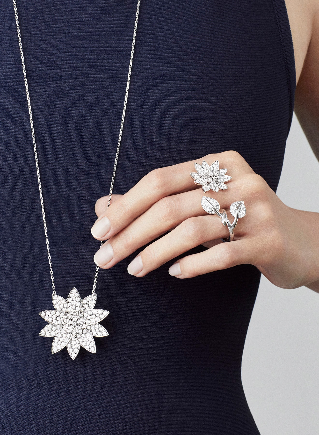 Lotus系列,戒指和项链,白K金和钻石,Van Cleef & Arpels梵克雅宝