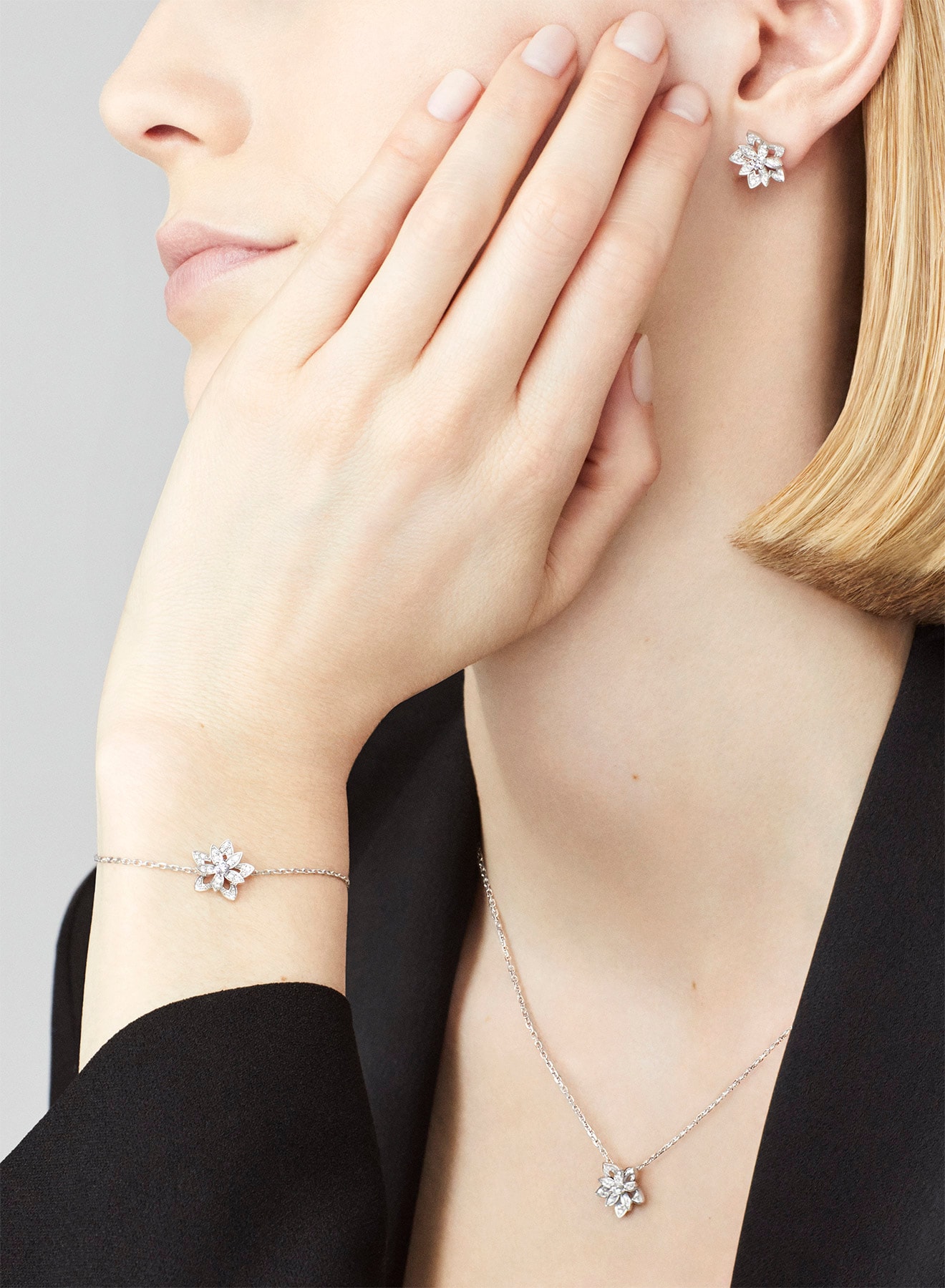 Lotus系列,戒指、耳环和项链,白K金和钻石,Van Cleef & Arpels梵克雅宝