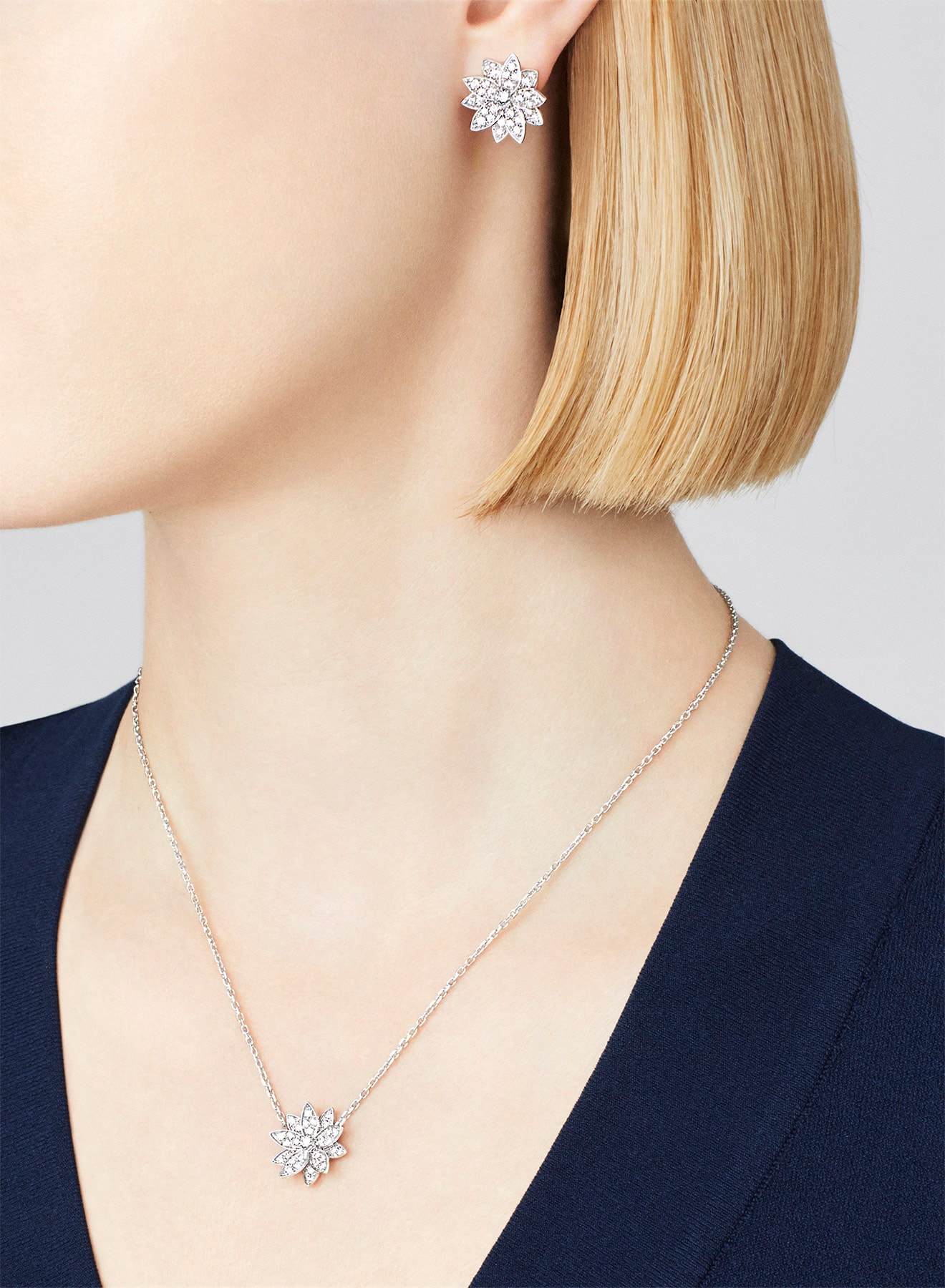 Lotus系列,耳环和项链,白K金和钻石,Van Cleef & Arpels梵克雅宝