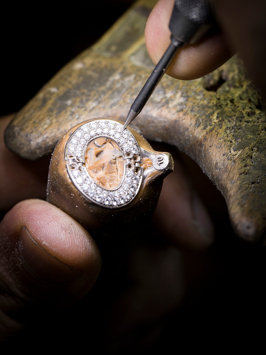 Olympia necklace, 18K white gold, diamond, craftsmanship, Olympia collection, Van Cleef & Arpels