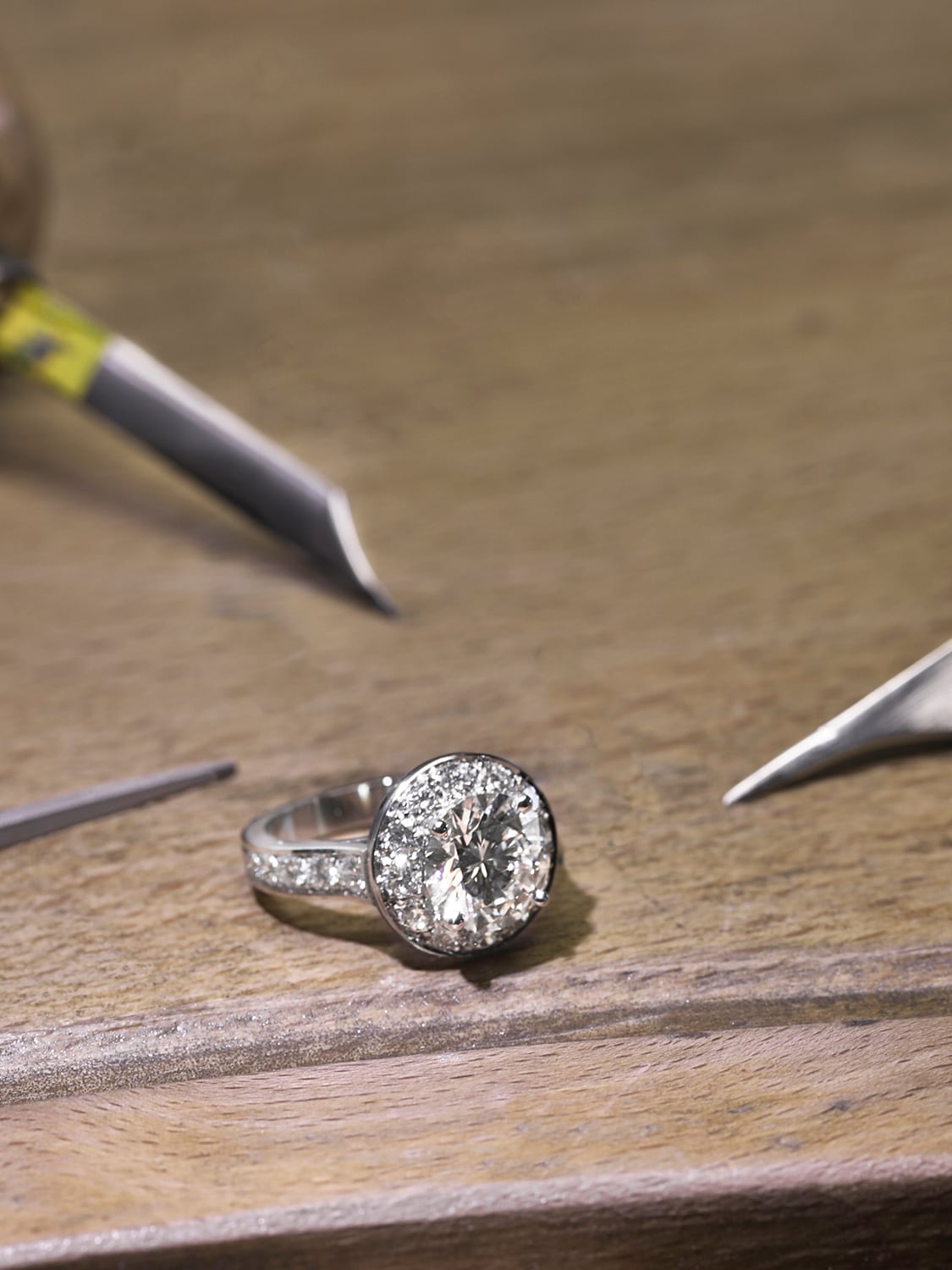 Icône solitaire 0.70 ct EVVS2, platinum, craftsmanship, Engagement Rings collection, Van Cleef & Arpels