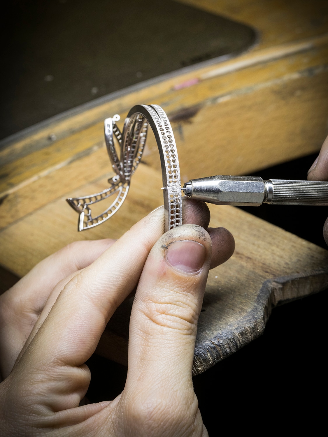 Contes d’Hiver手镯，18K白金，钻石，制作工艺，Contes d'Hiver系列，Van Cleef & Arpels梵克雅宝