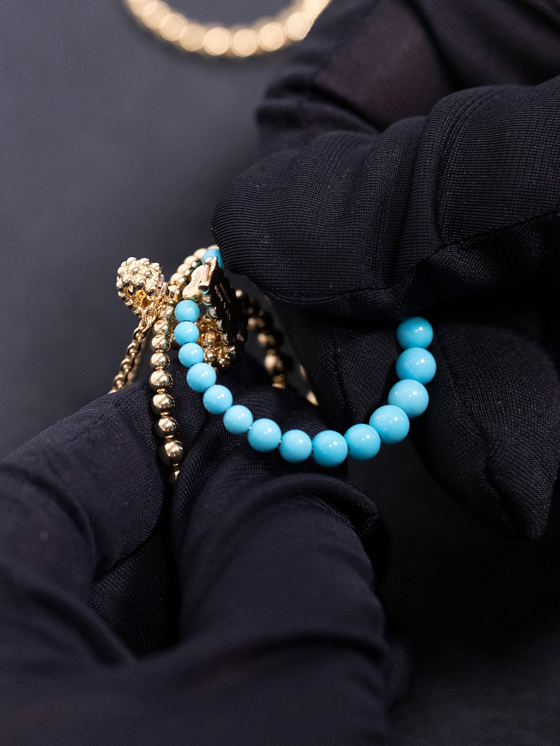 Perlée couleurs transformable long necklace, 18K yellow gold, craftsmanship, Perlée collection, Van Cleef & Arpels