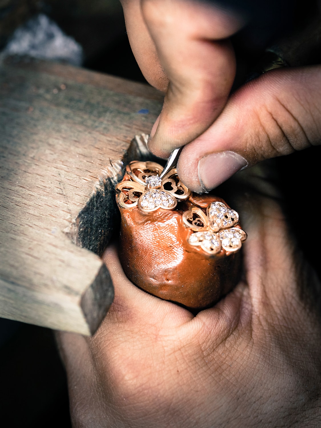 Flora，制作工艺，Flora系列，Van Cleef & Arpels梵克雅宝