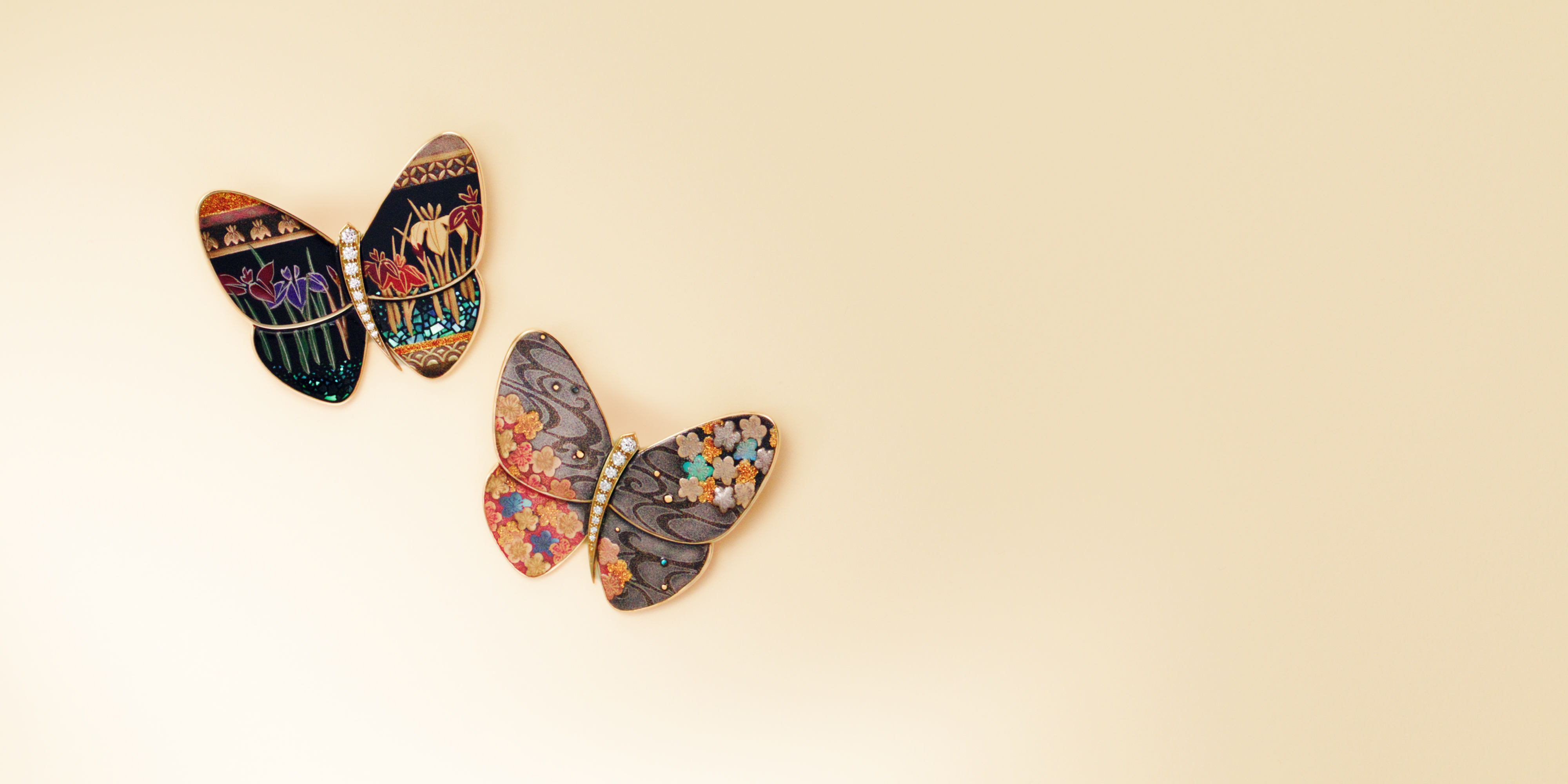 Lacquered Butterflies Hanashobu AT and Kohakubai AL clips, 18K yellow gold, white mother-of-pearl, lacquer, diamonds. Van Cleef & Arpels