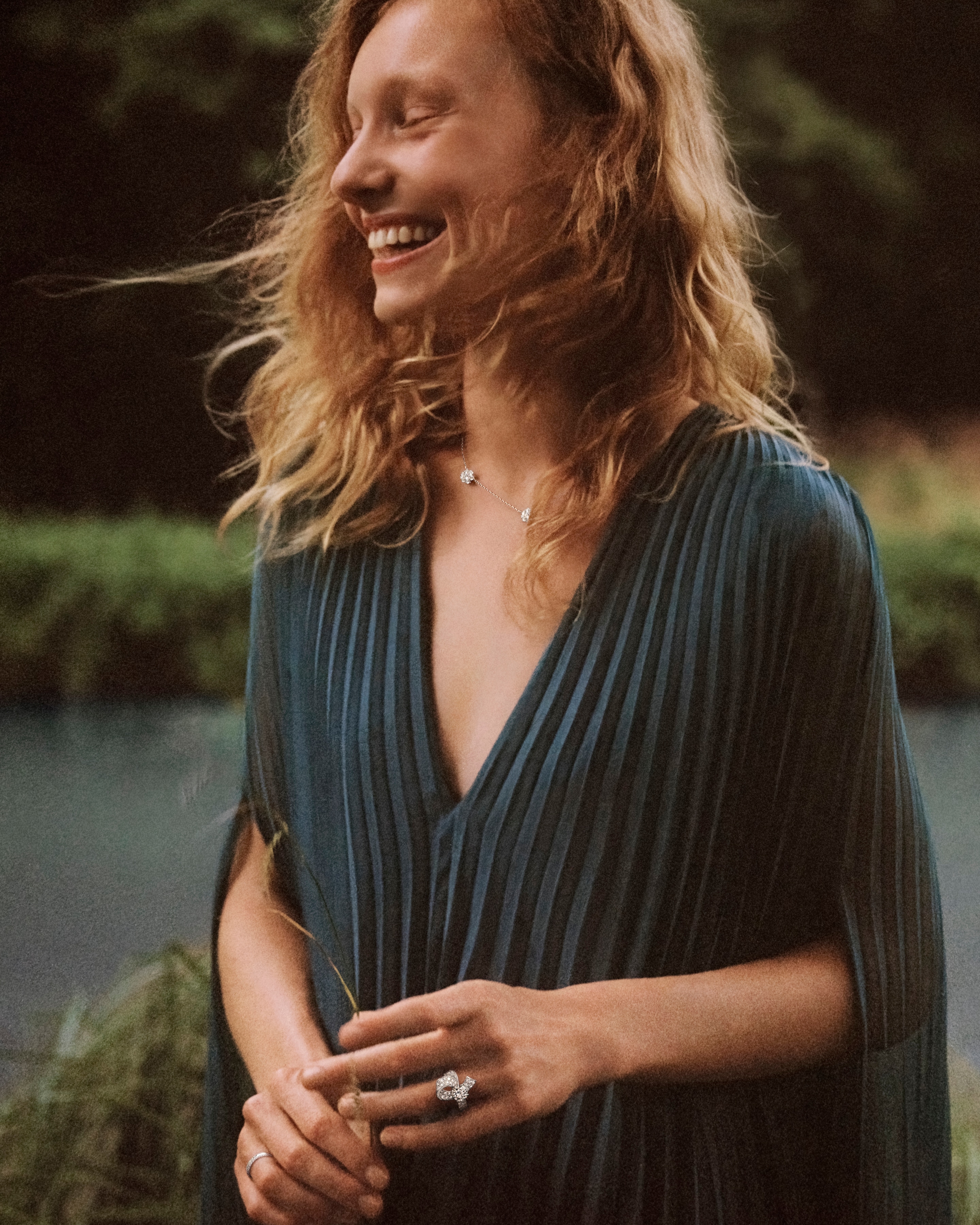 Boucle solitaire, platinum, diamonds, one round diamond between 1.26-1.50 carats, Tendrement Etoiles wedding band, platinum, diamonds, Fleurette necklace, 5 flowers, rhodium plated 18K white gold, diamonds. Solitaires, Alliances and Fleurette collection, Van Cleef & Arpels.