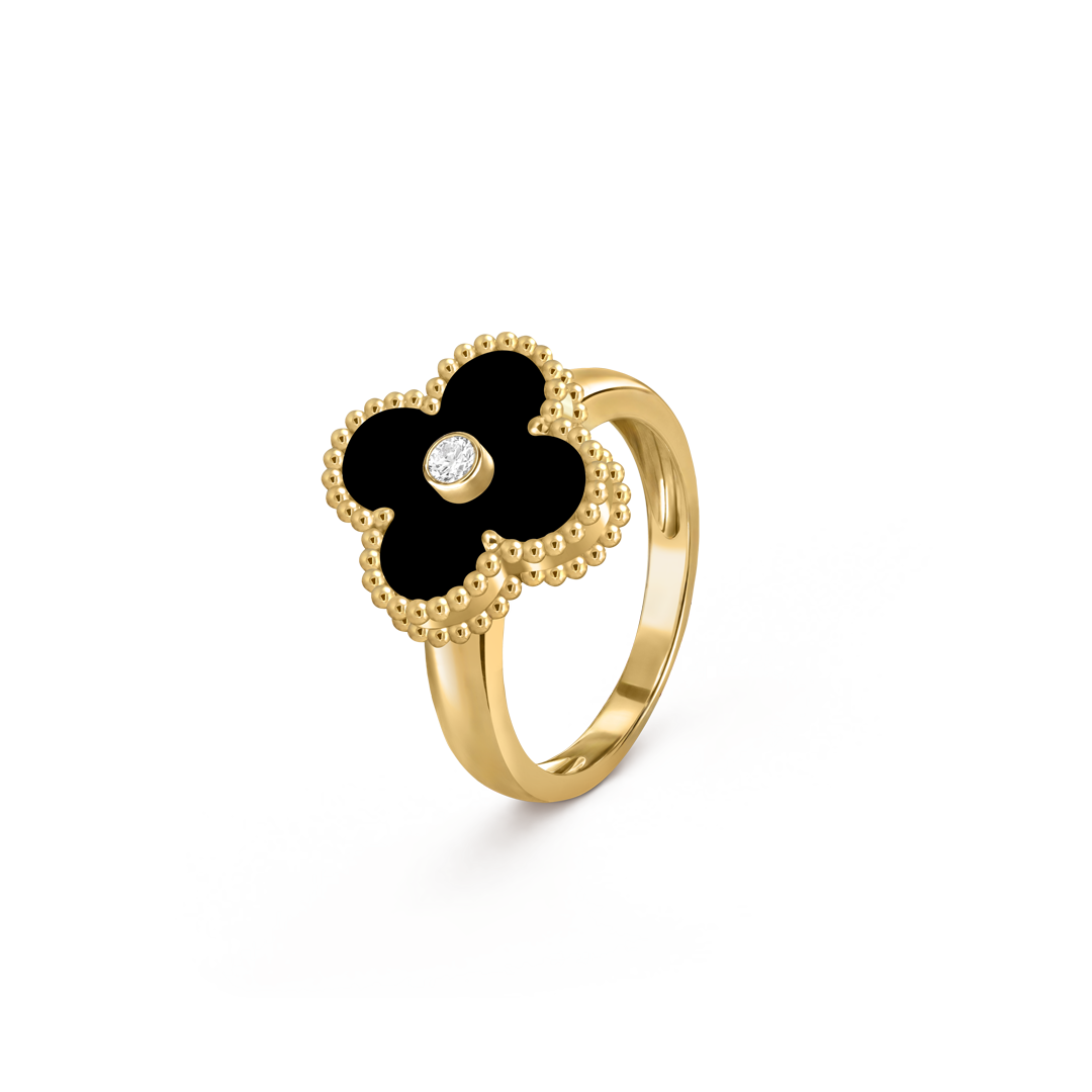 Perlée sweet clovers戒指，镀铑白K金，钻石。Perlée系列，Van Cleef & Arpels梵克雅宝。