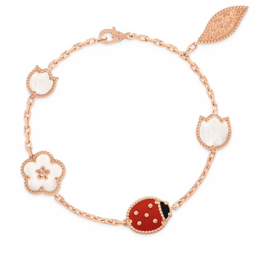 Perlée®系列，手镯，白K金和钻石，微距拍摄，Van Cleef & Arpels梵克雅宝