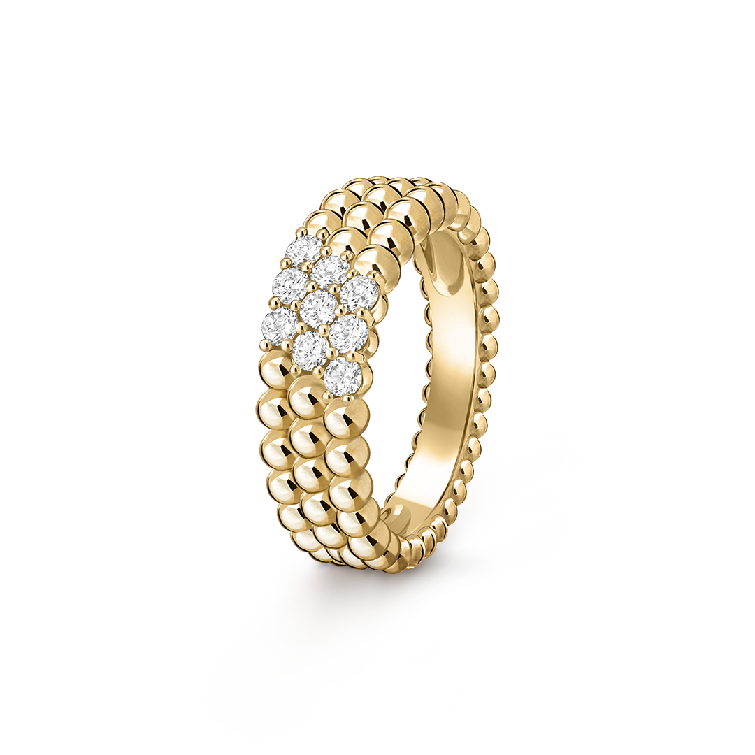 Perlée diamonds戒指，3排设计，黄K金，钻石。Perlée系列，Van Cleef & Arpels梵克雅宝。