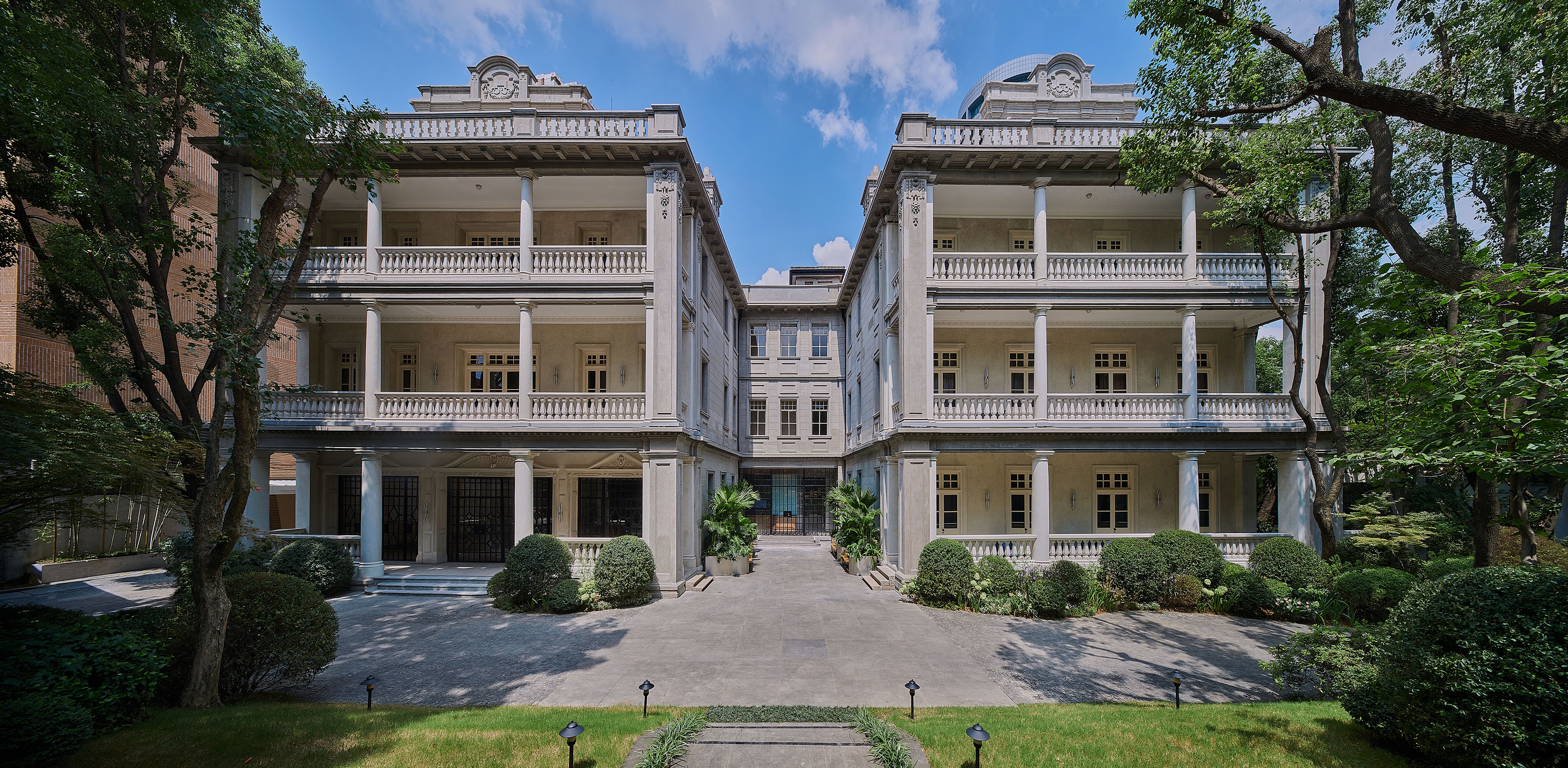 由Van Cleef & Arpels梵克雅宝支持创立的L'ÉCOLE珠宝艺术中心在全球的永久中心。