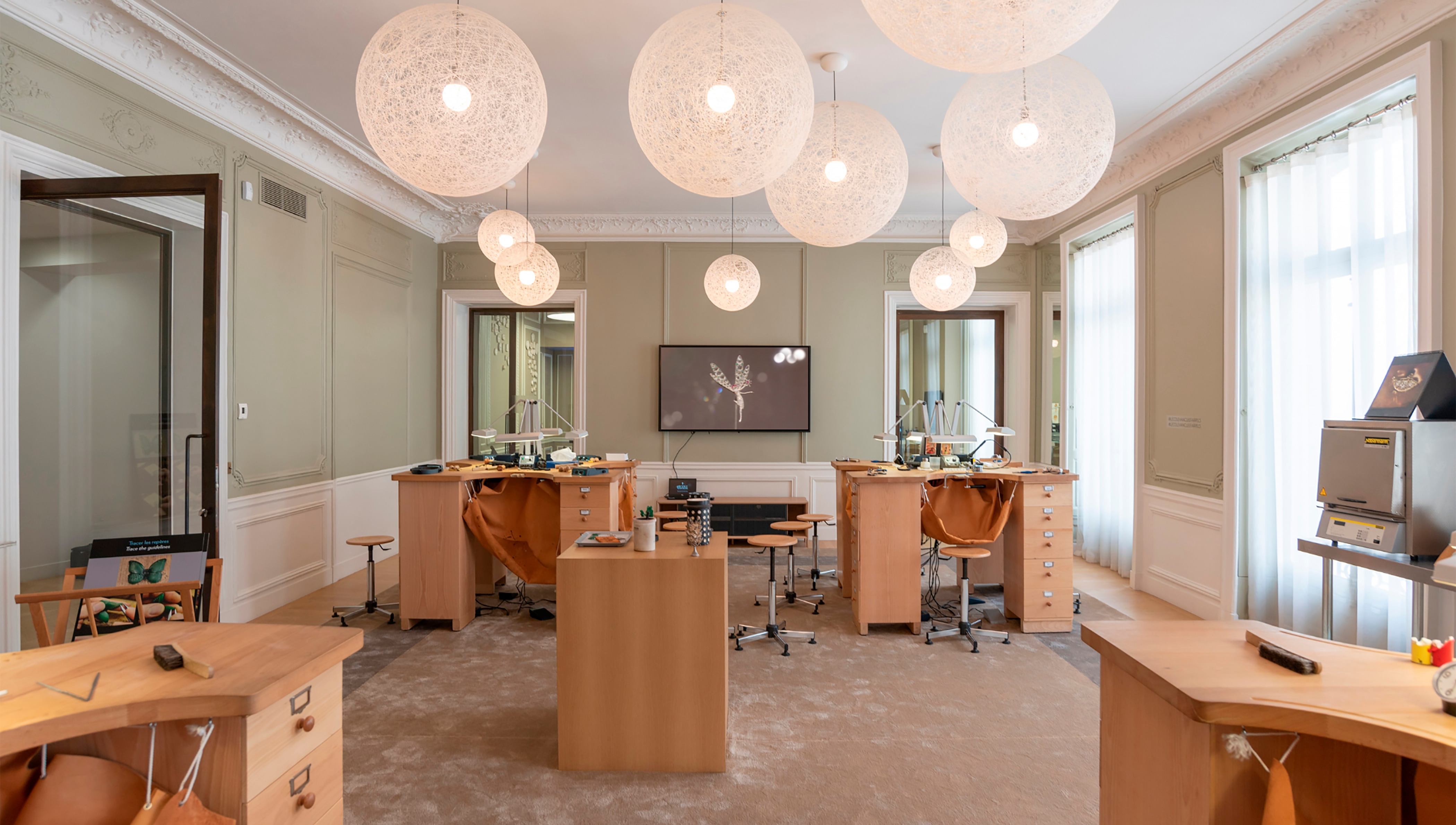 L'ÉCOLE珠宝艺术中心由Van Cleef & Arpels梵克雅宝支持创立。