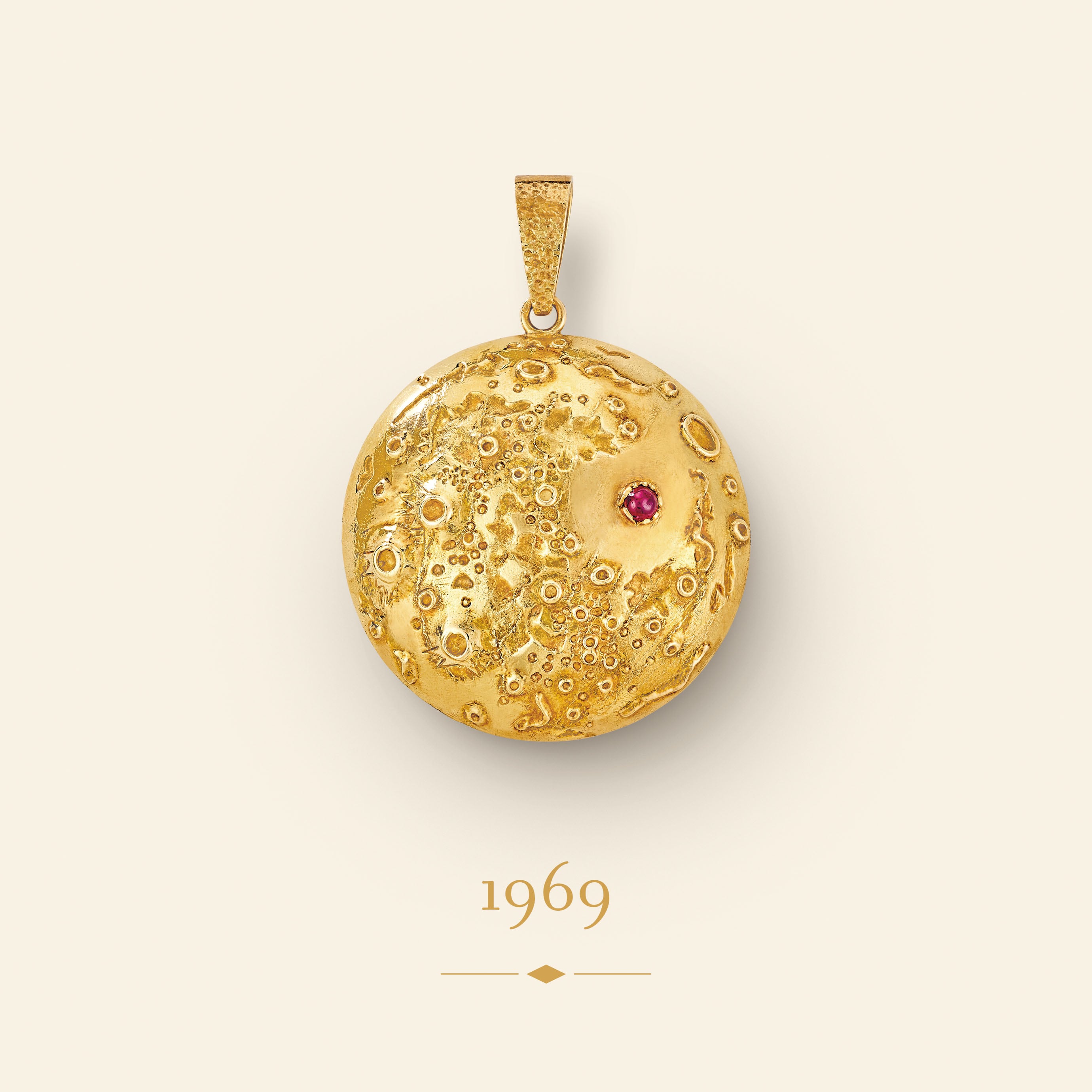 Moon pendant, 1969​. Yellow gold, ruby​. Van Cleef & Arpels Collection.