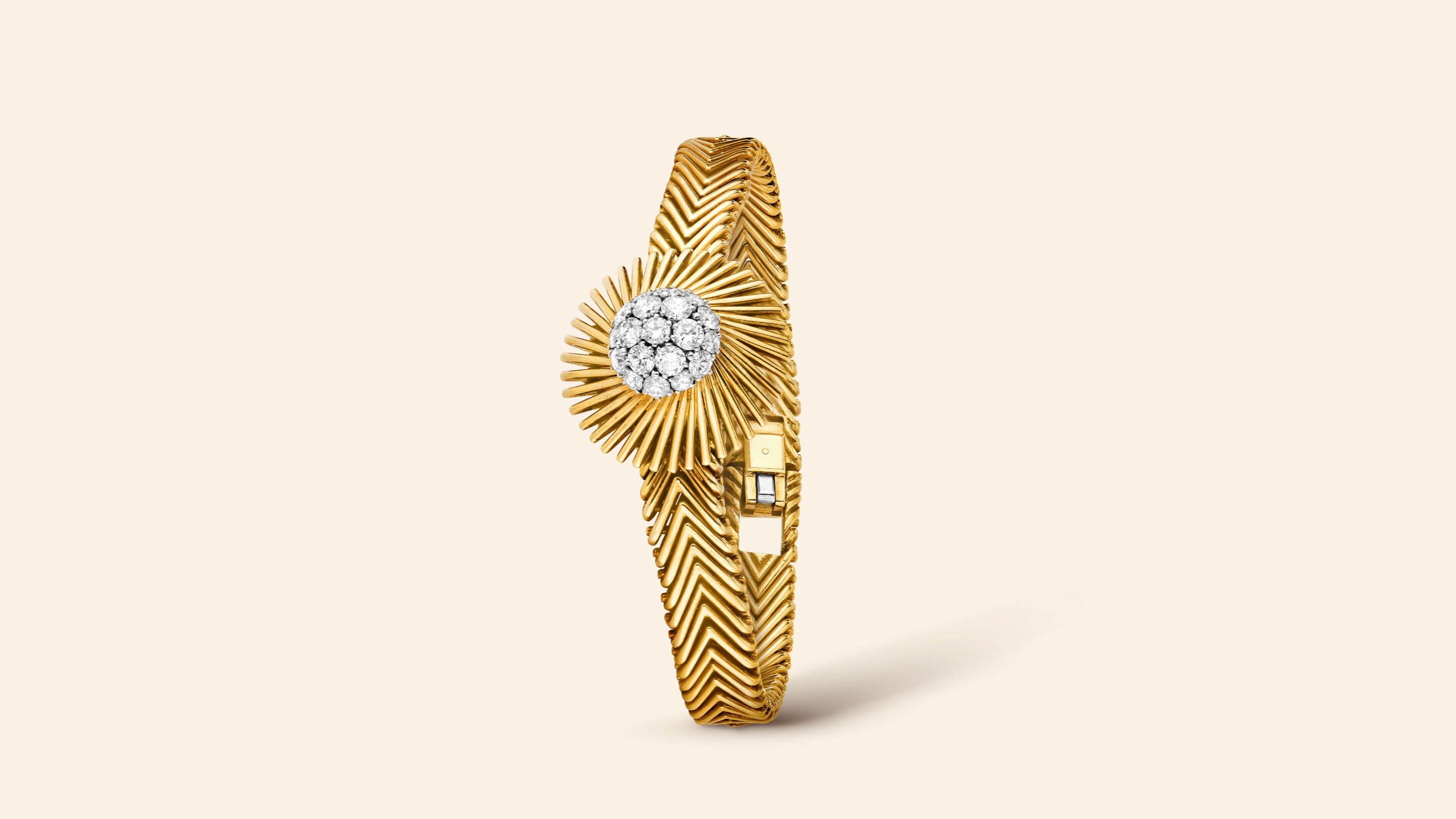 Meteor隐秘式腕表，1959年。黄K金，铂金，钻石。Van Cleef & Arpels梵克雅宝典藏系列。