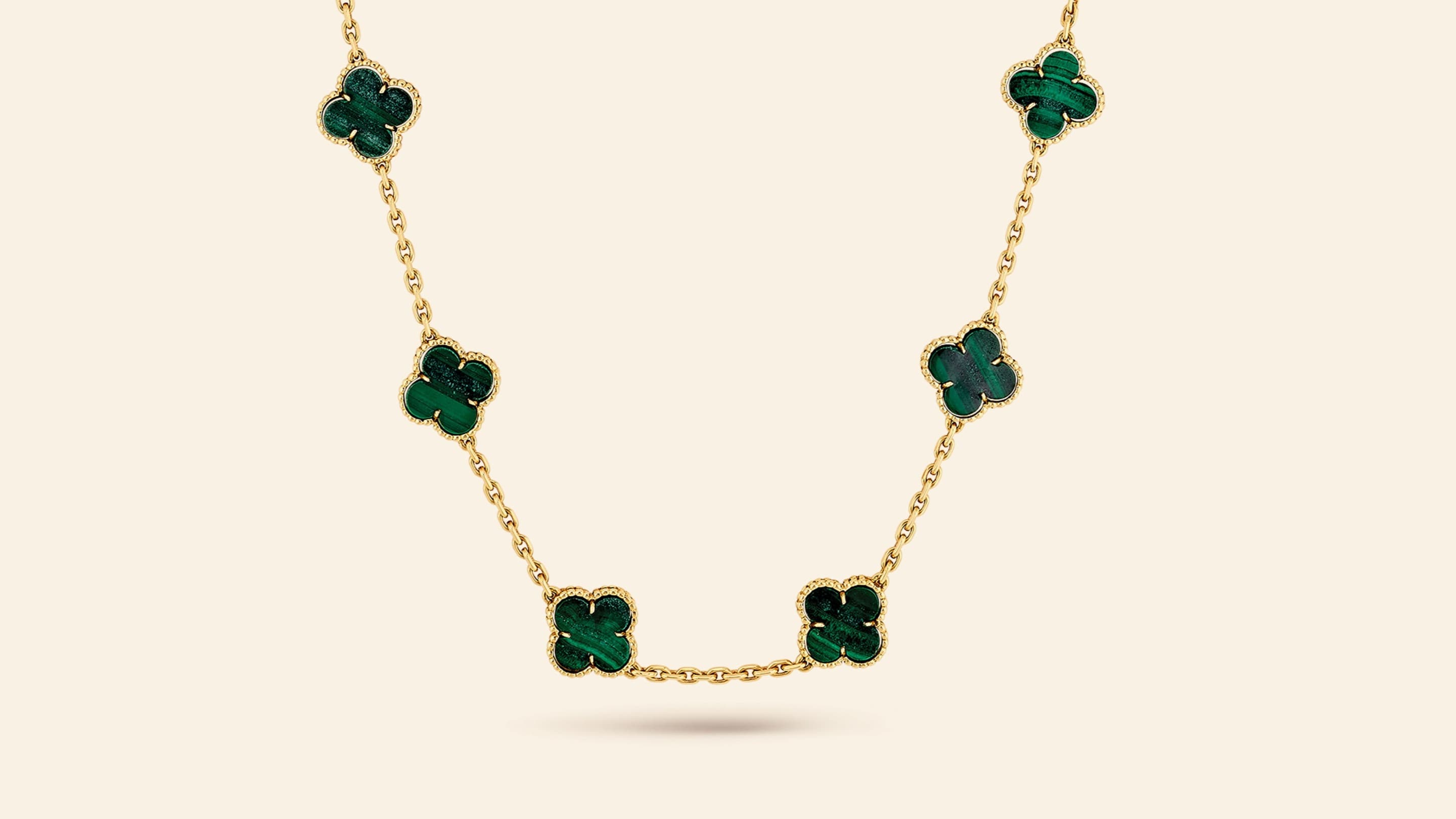 Alhambra四叶幸运系列长项链，1973年。黄K金，孔雀石。Van Cleef & Arpels梵克雅宝典藏。