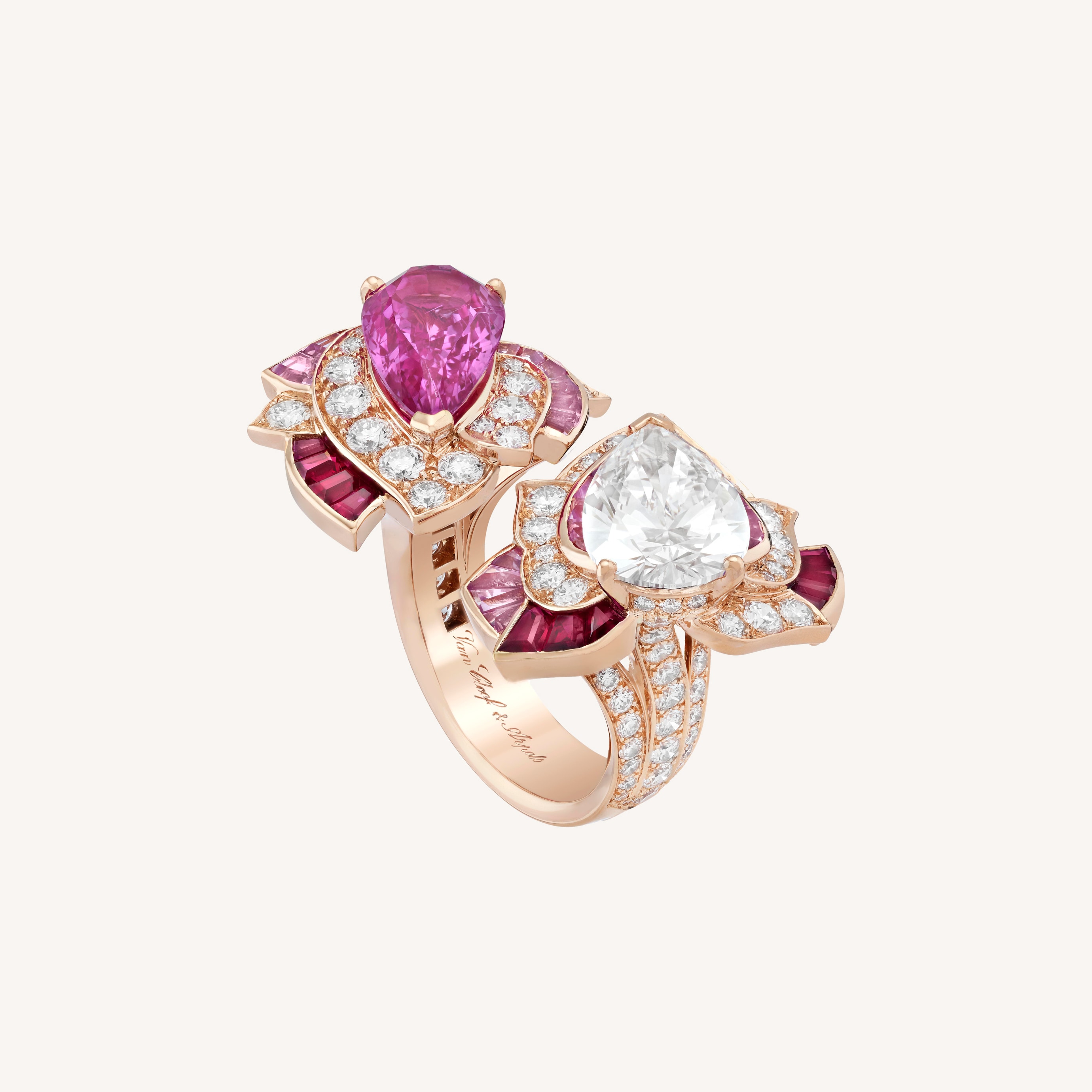 Lune d'eau Between the Finger Ring, Rose gold, one pear-shaped pink sapphire of 4.54 carats (Madagascar), one pear-shaped DFL diamond of 3.18 carats (Colombia), pink sapphires, rubies, diamonds, Between the Finger ring collection, Van Cleef & Arpels