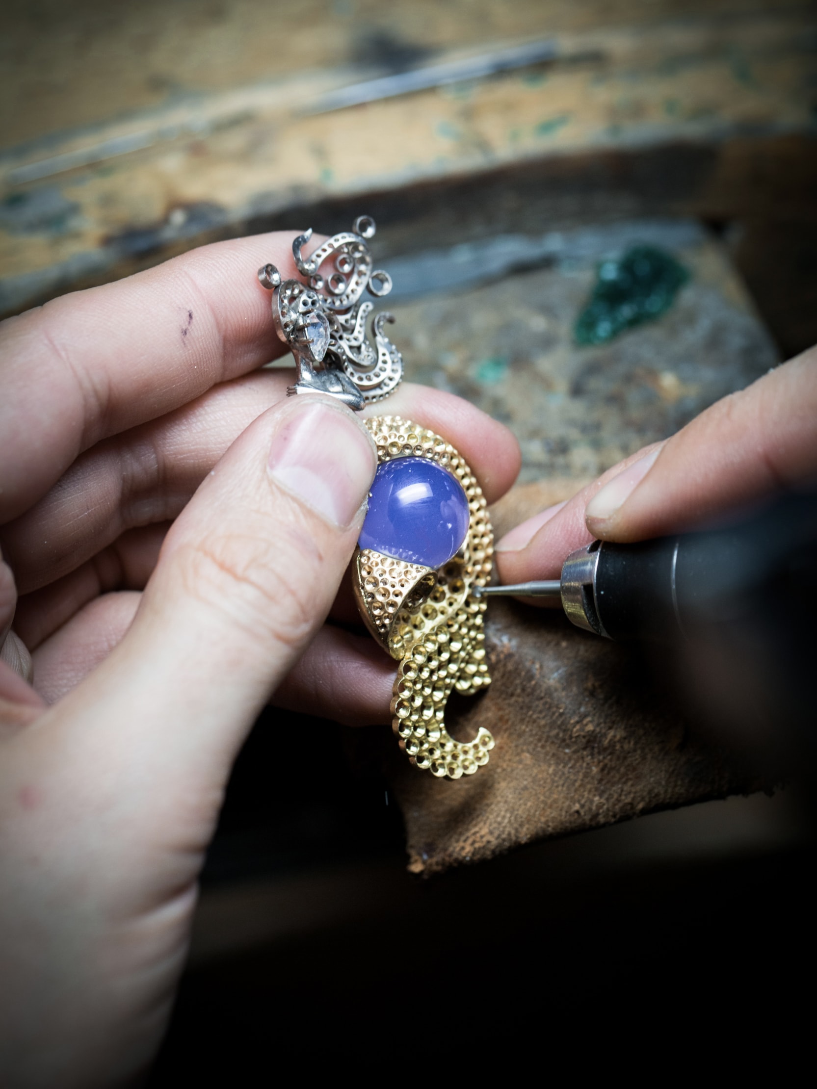 Fée des Mers胸针的镶嵌工艺准备工作，Van Cleef & Arpels梵克雅宝