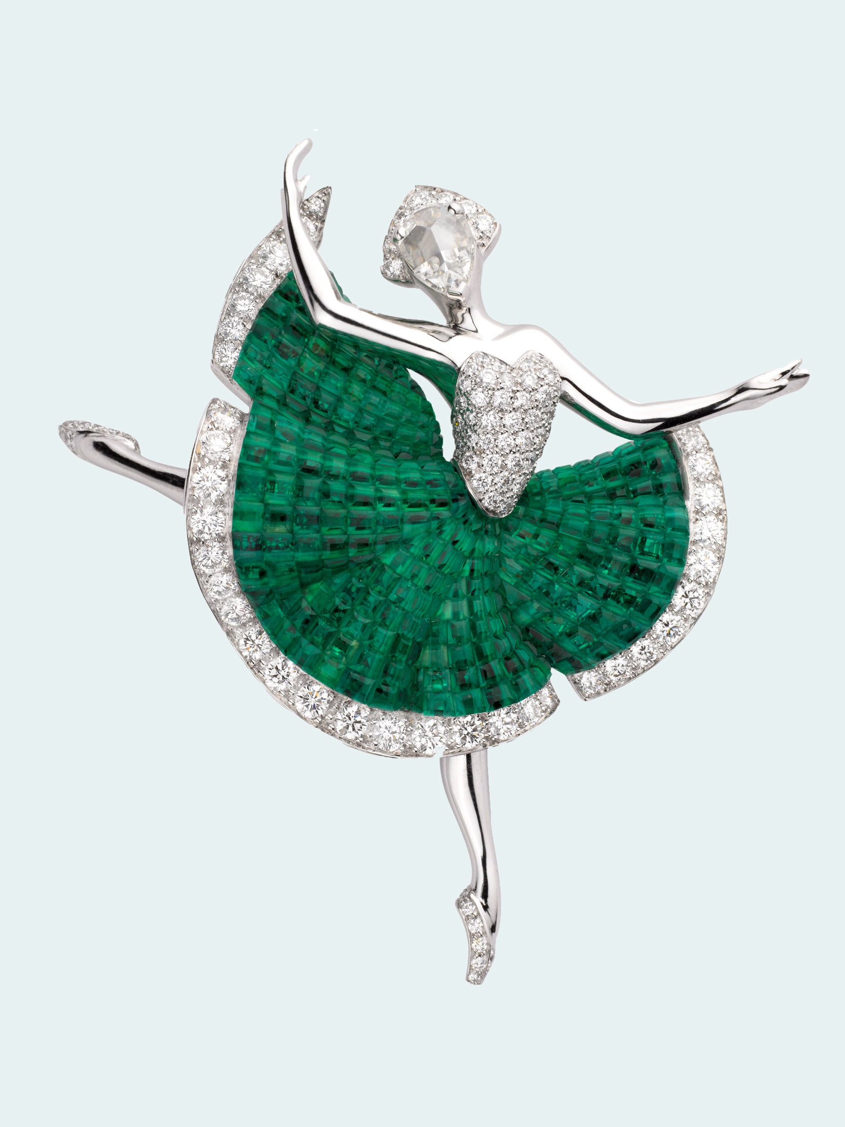 Héloïse Ballerina clip, White gold, round and pear-shaped diamonds, rose gold, Mystery Set emeralds, Ballet Précieux™ collection, Van Cleef & Arpels